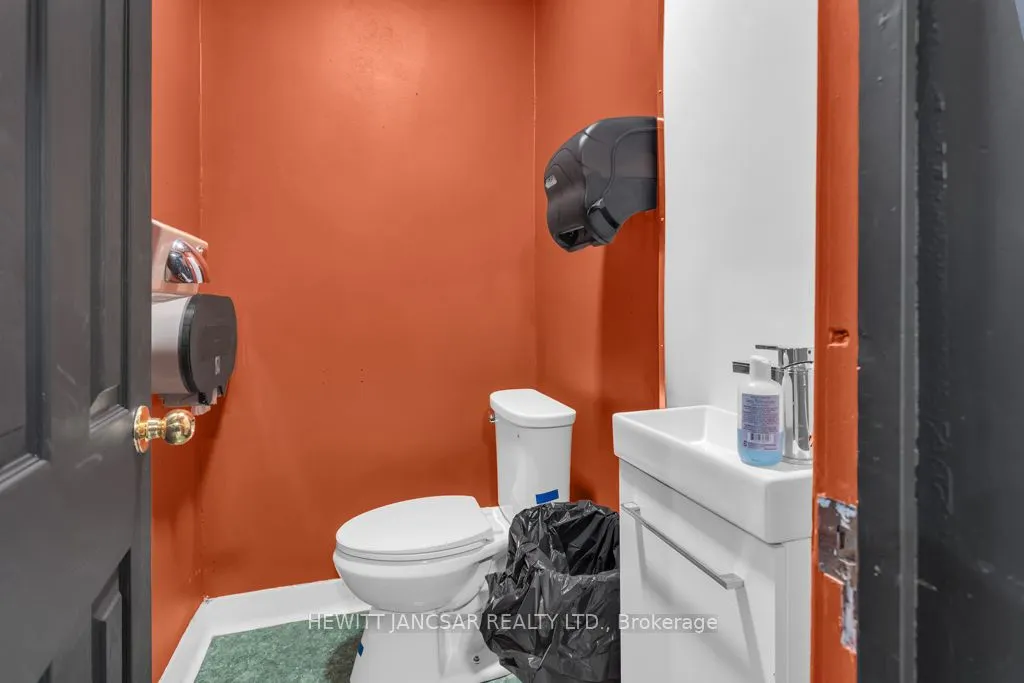 421 Dundas Street, #1