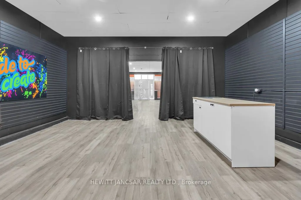 421 Dundas Street, #1