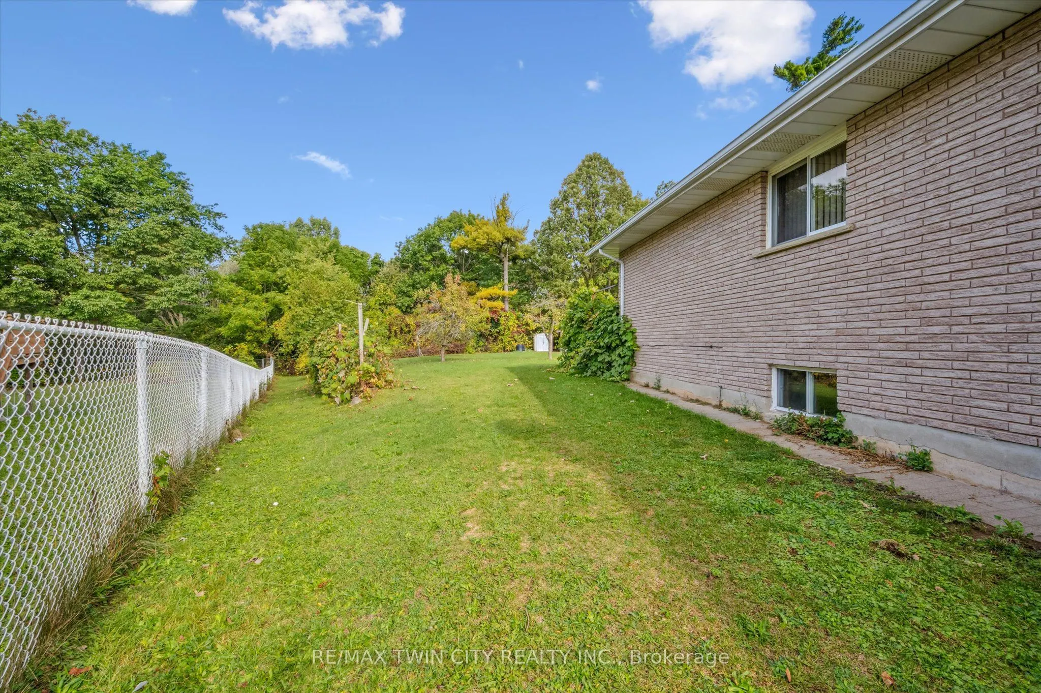 42 Azores Crescent