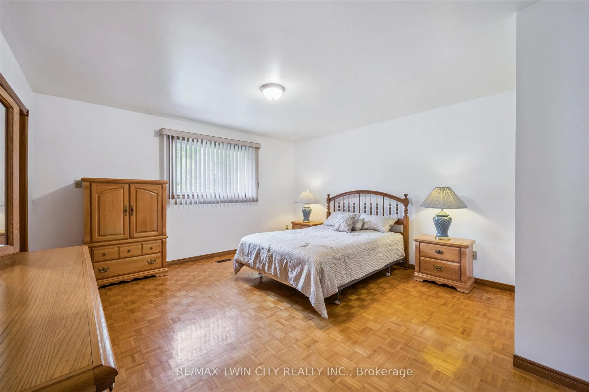 42 Azores Crescent