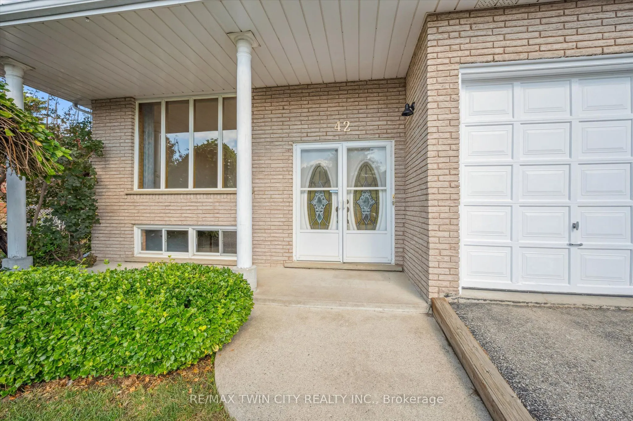 42 Azores Crescent