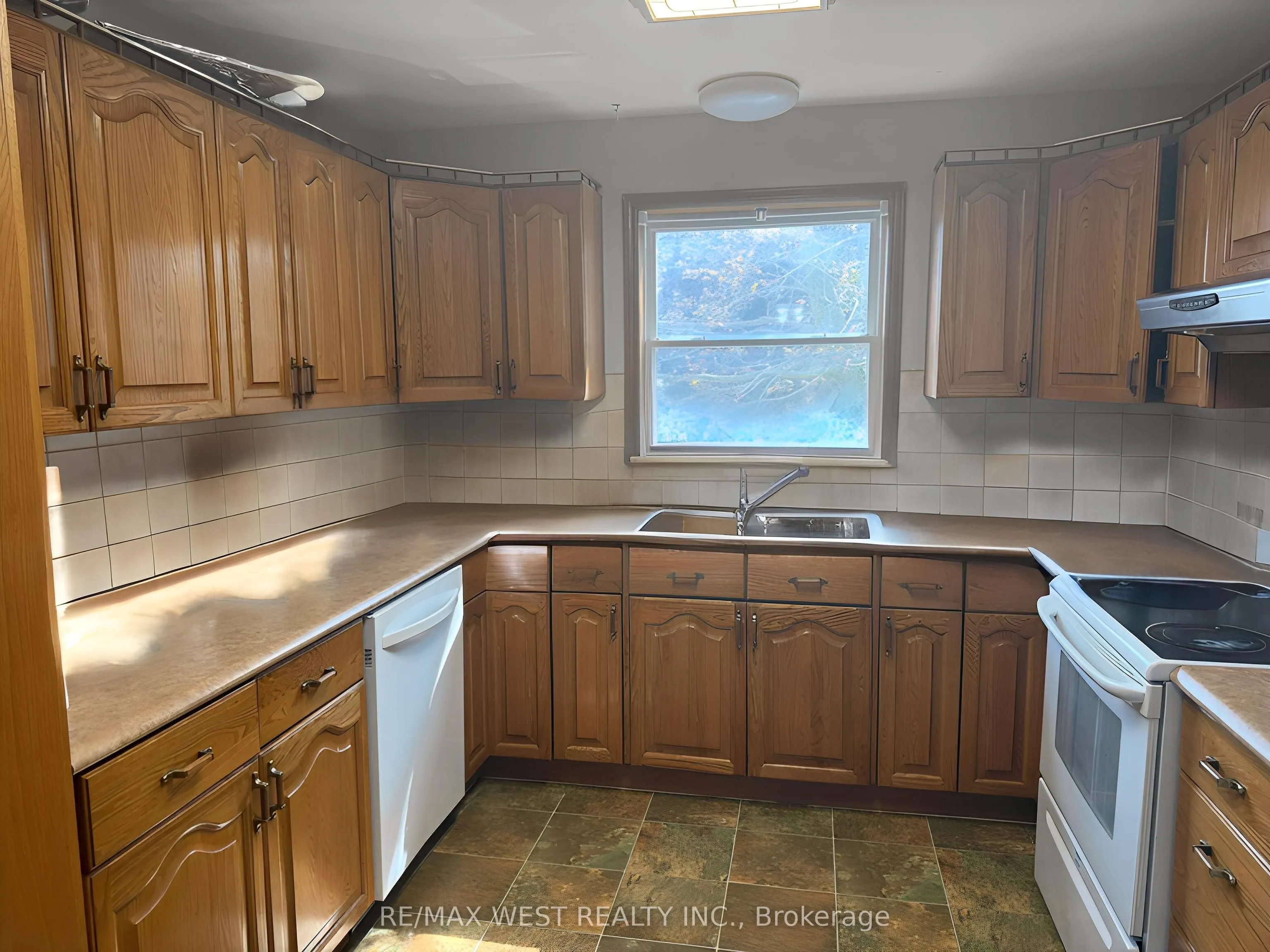 816 Brealey Drive