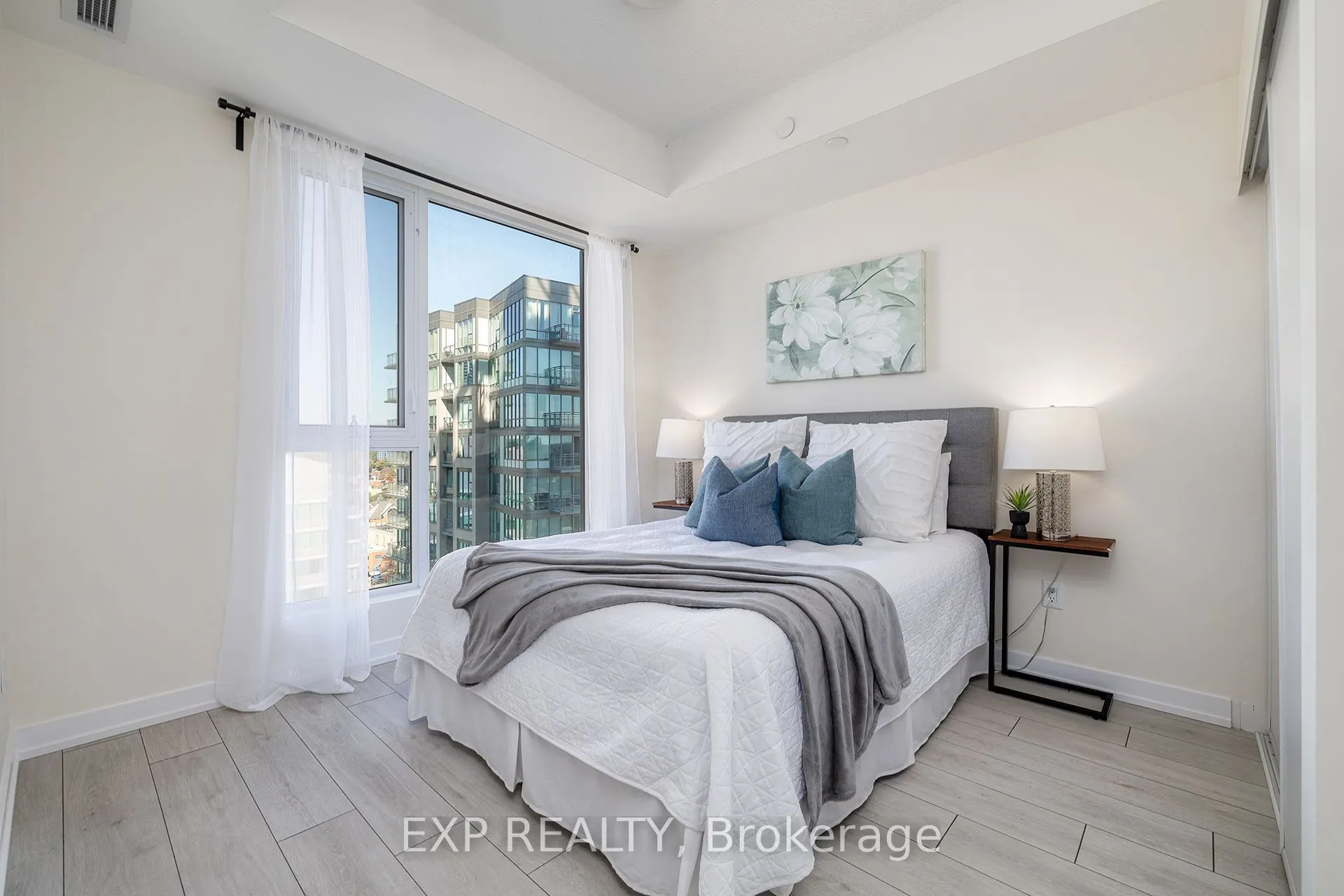 55 DUKE Street W, #1401