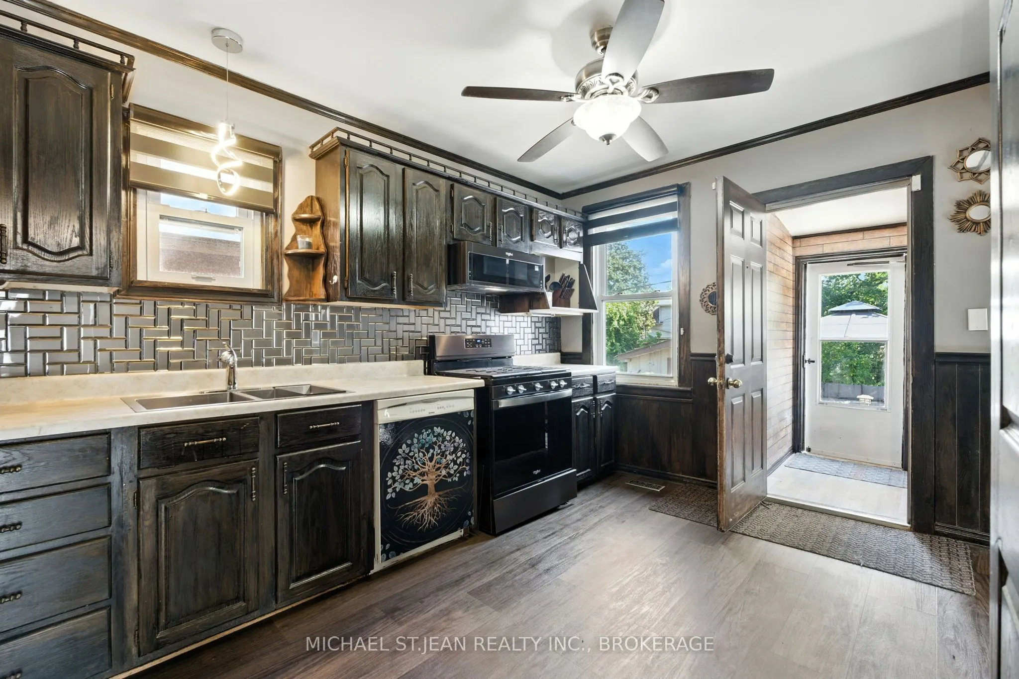 313 Graham Avenue S