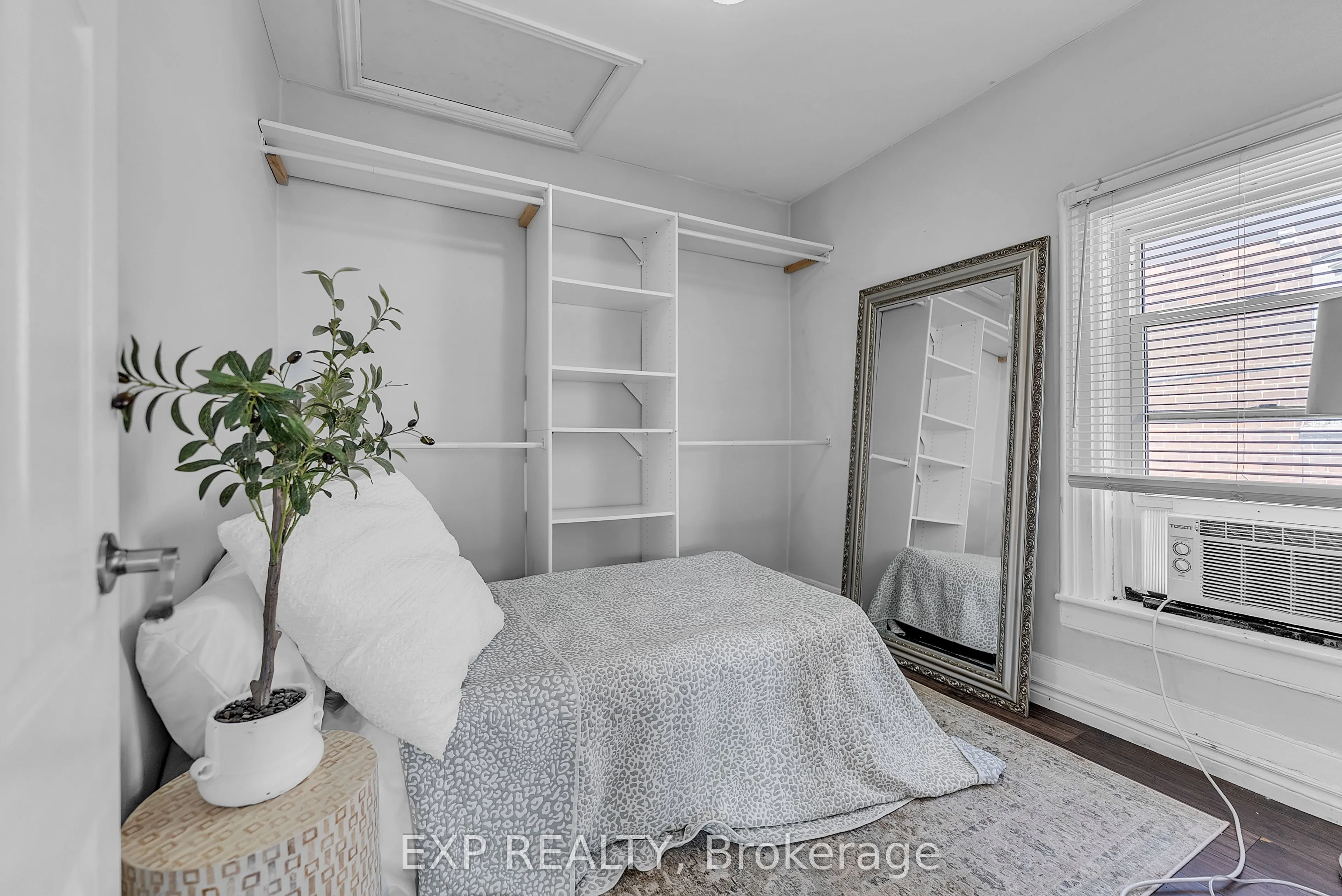 130 John Street S