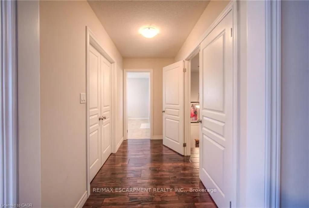 83 Boulder Crescent