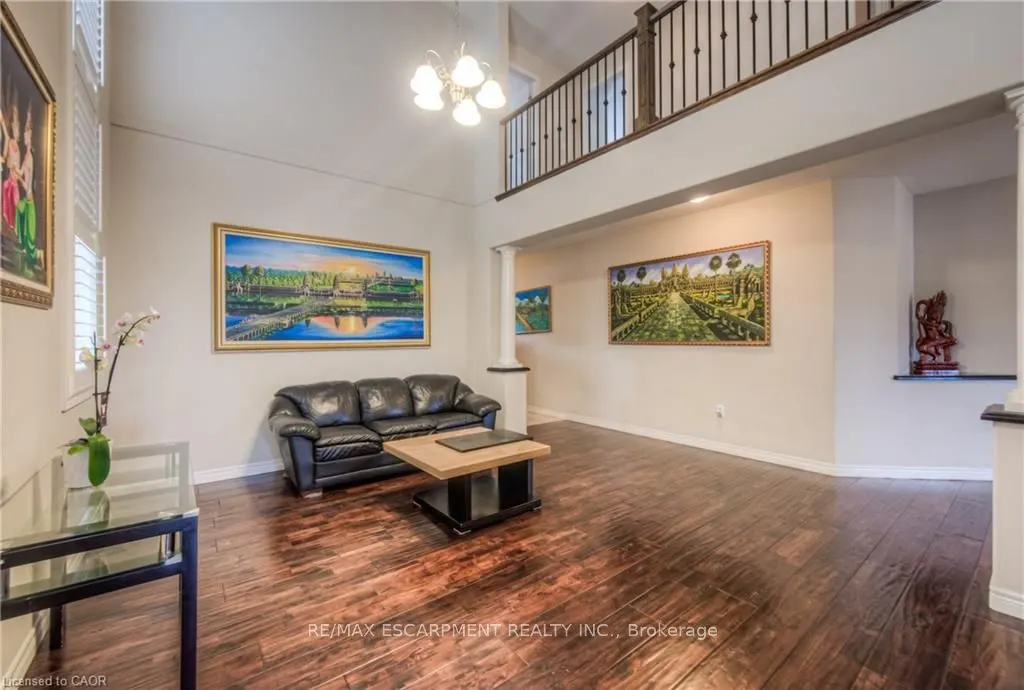 83 Boulder Crescent