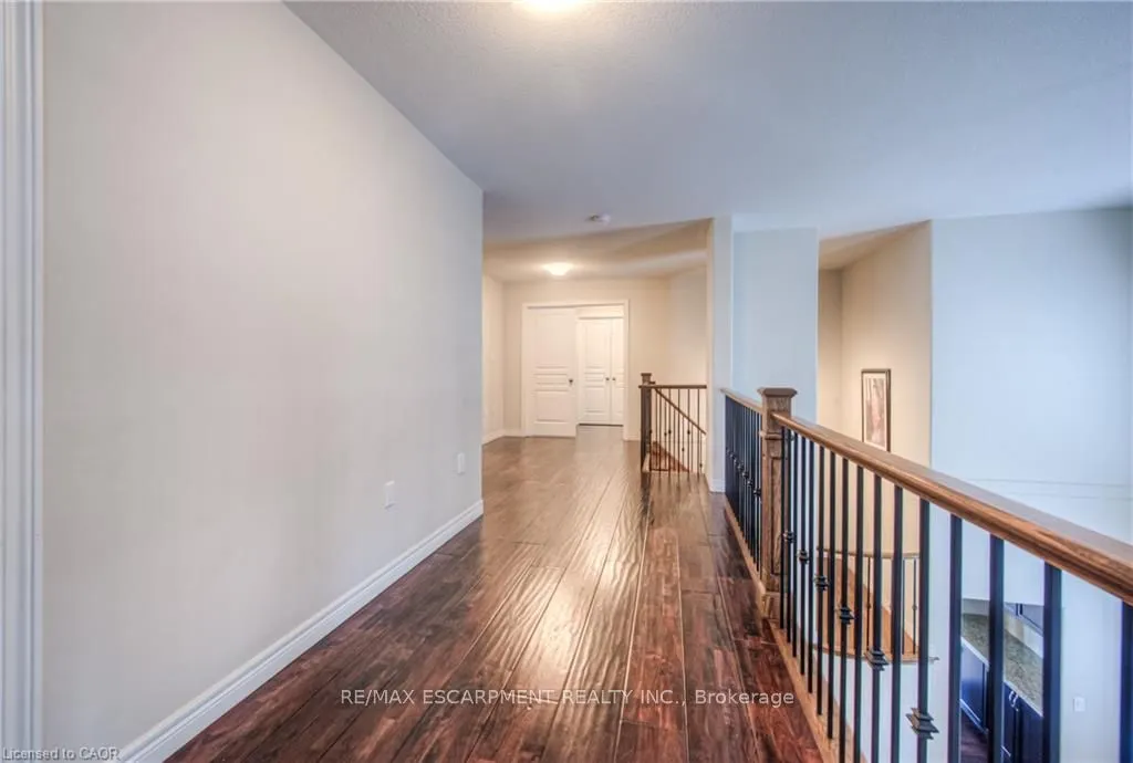 83 Boulder Crescent