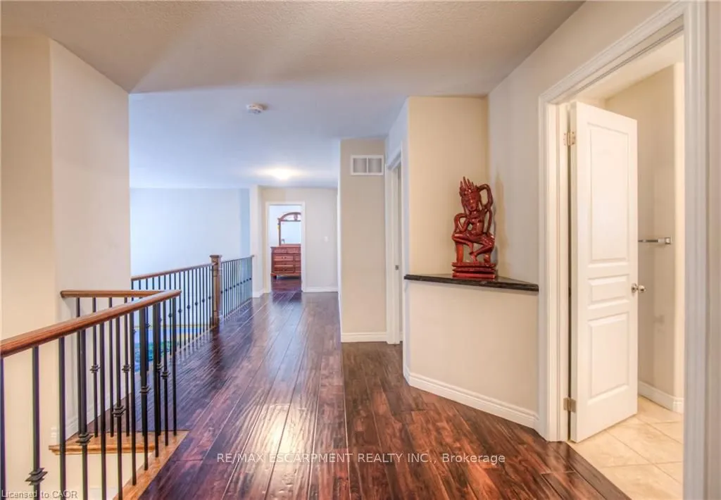 83 Boulder Crescent