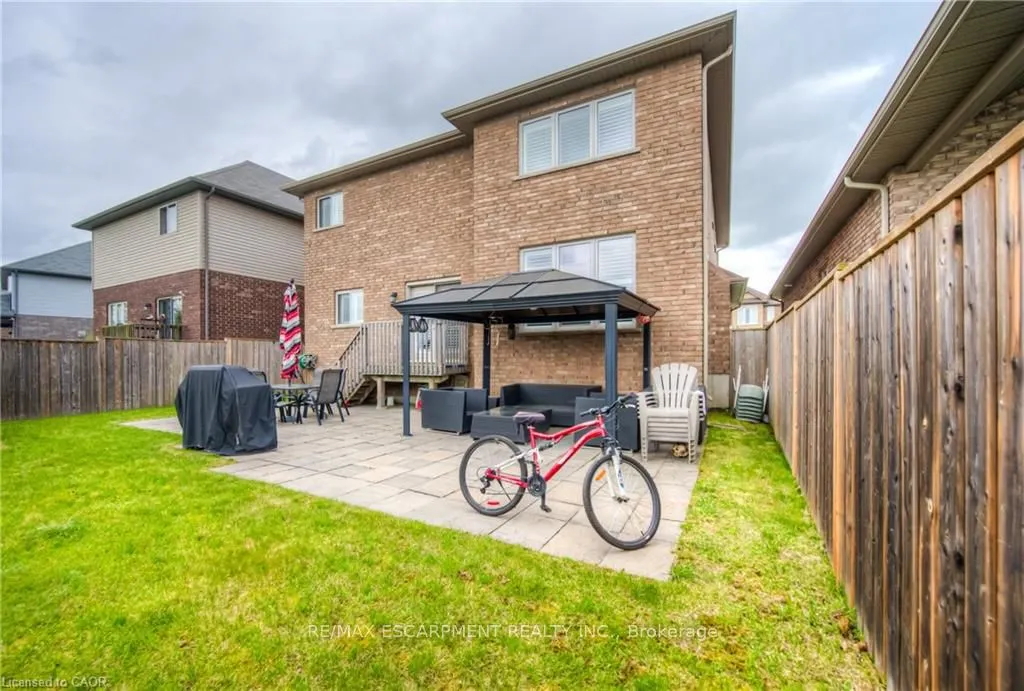83 Boulder Crescent