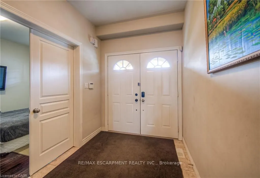 83 Boulder Crescent