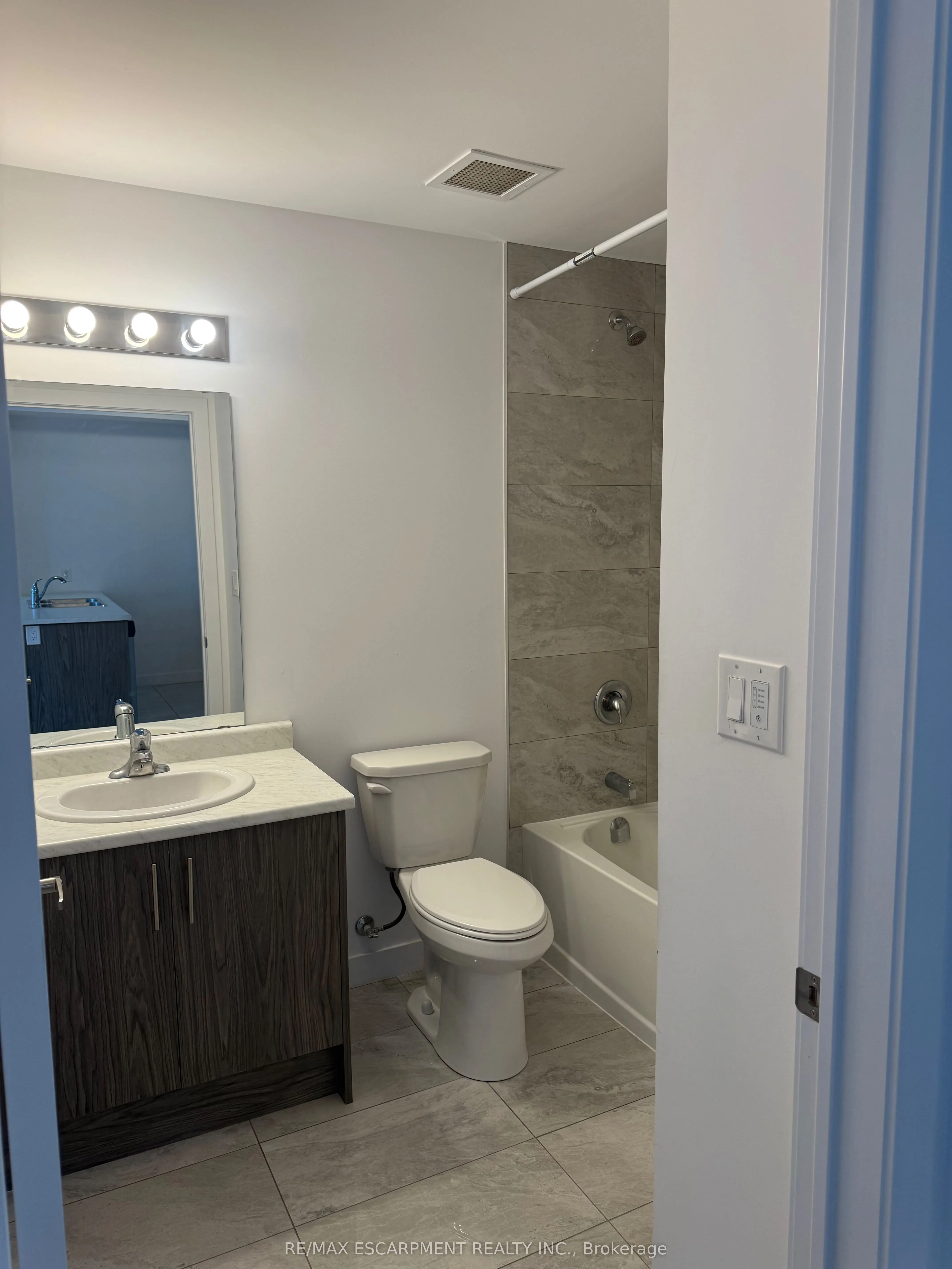 450 Dundas Street, #326