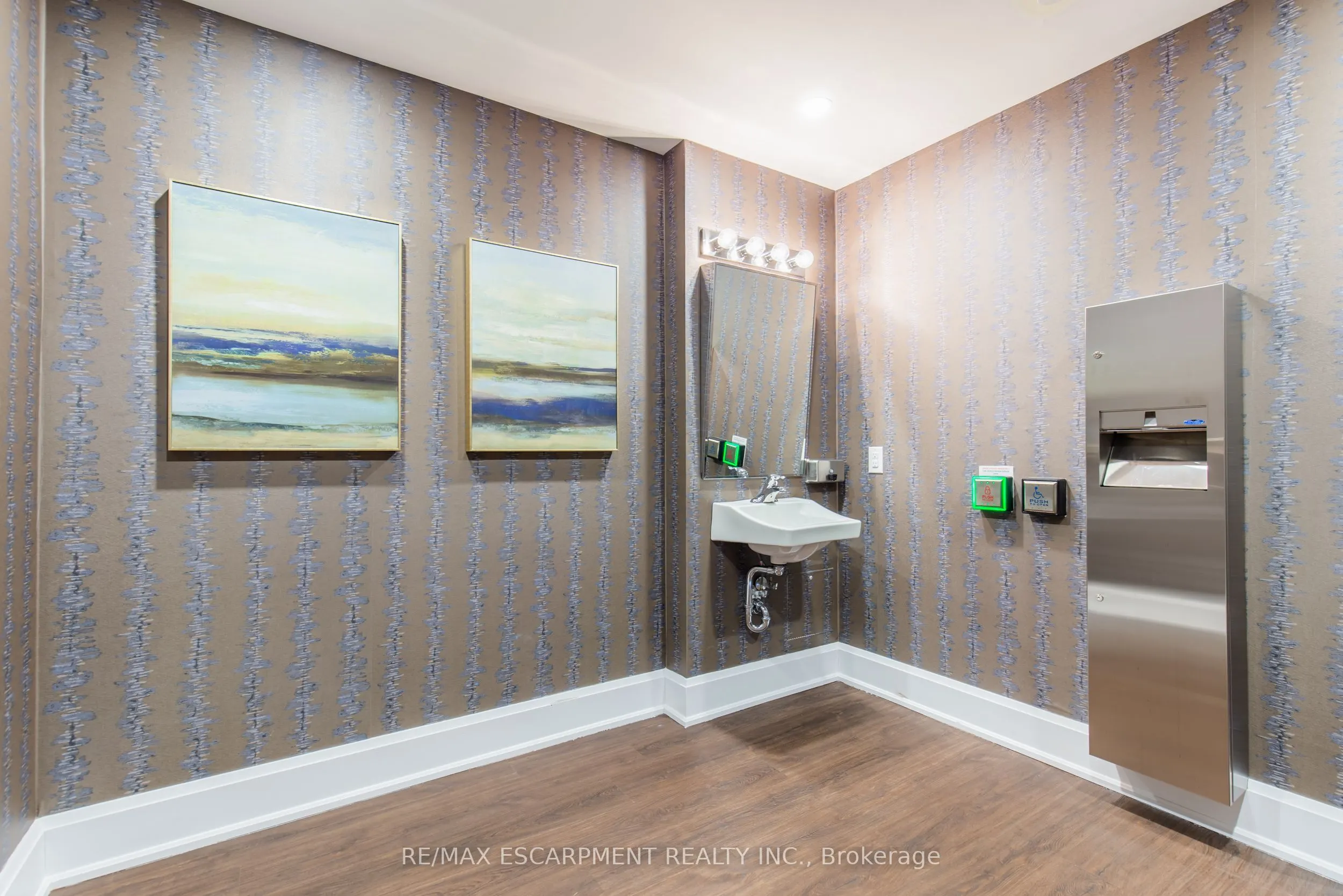 450 Dundas Street, #326