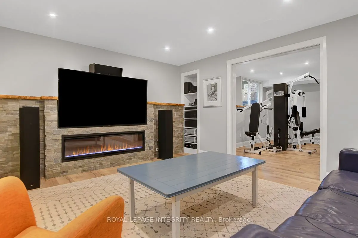 165 Saltspring Private