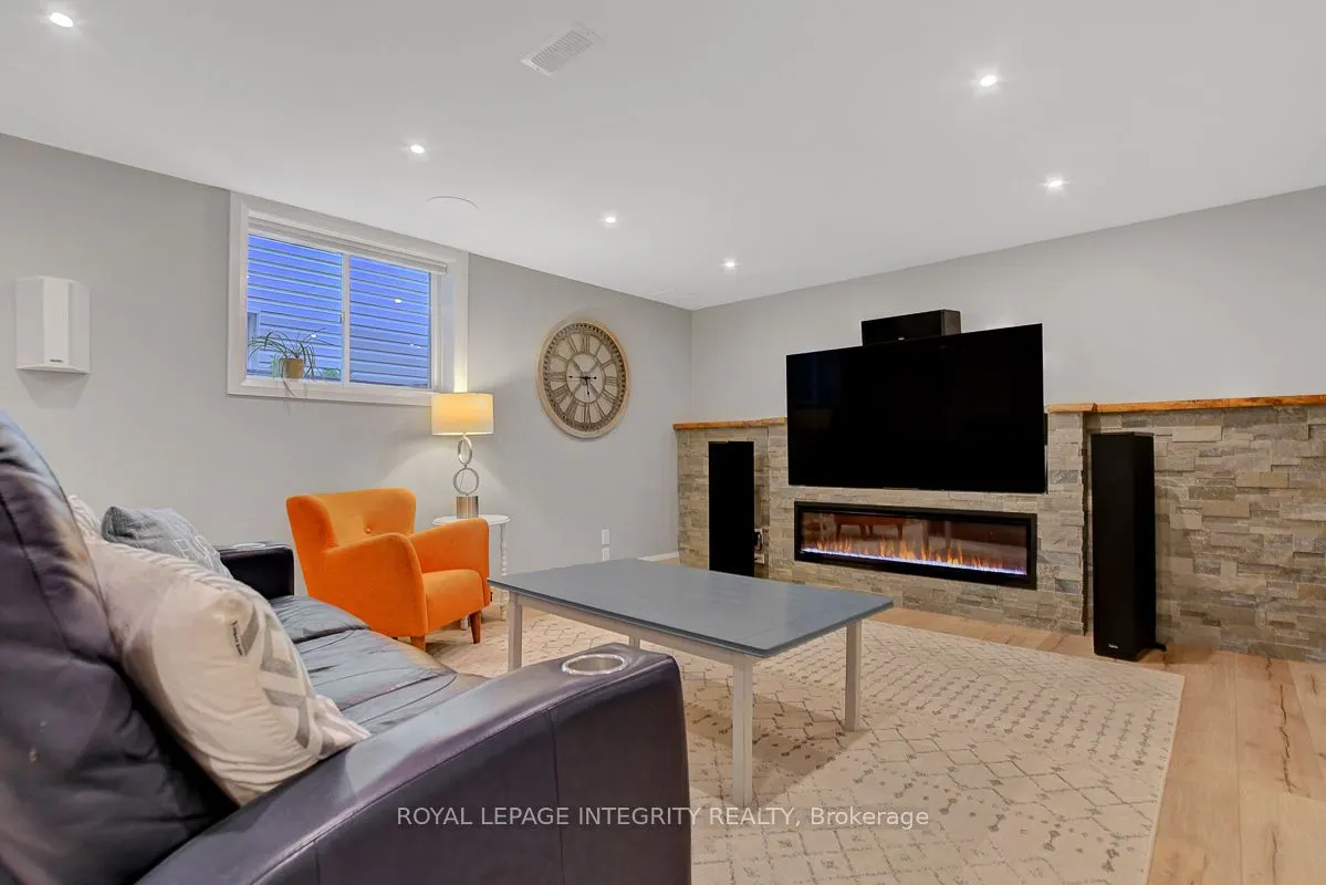 165 Saltspring Private