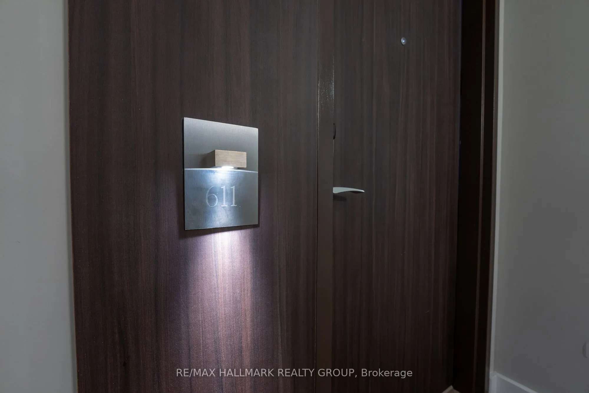 111 Champagne Avenue, #611