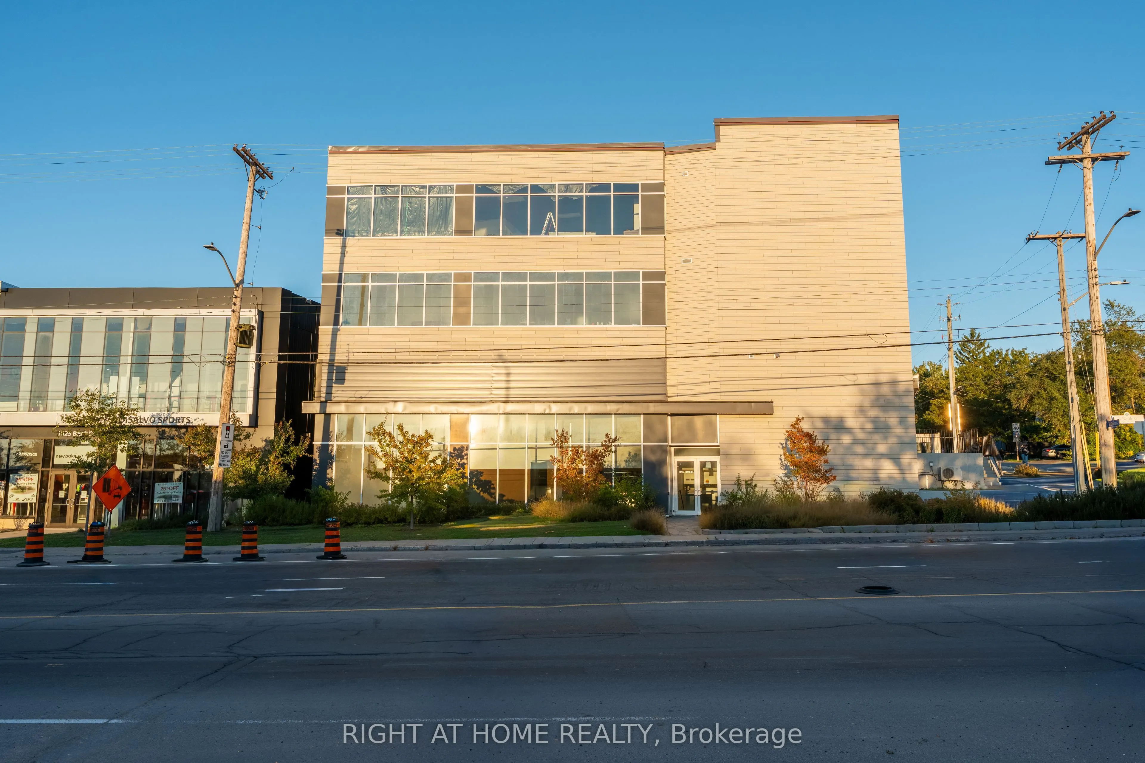 1637 BANK Street, #101
