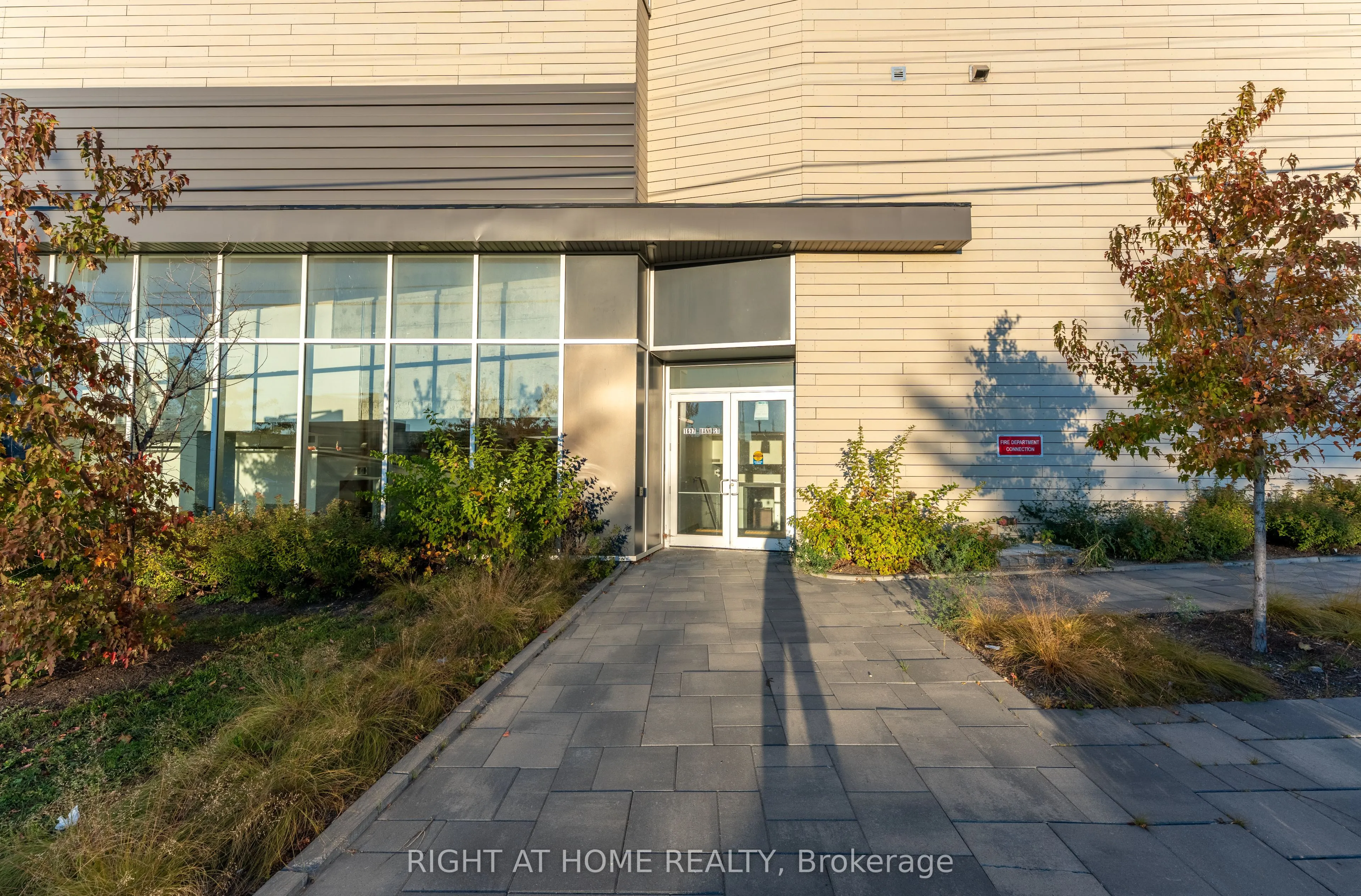 1637 BANK Street, #101