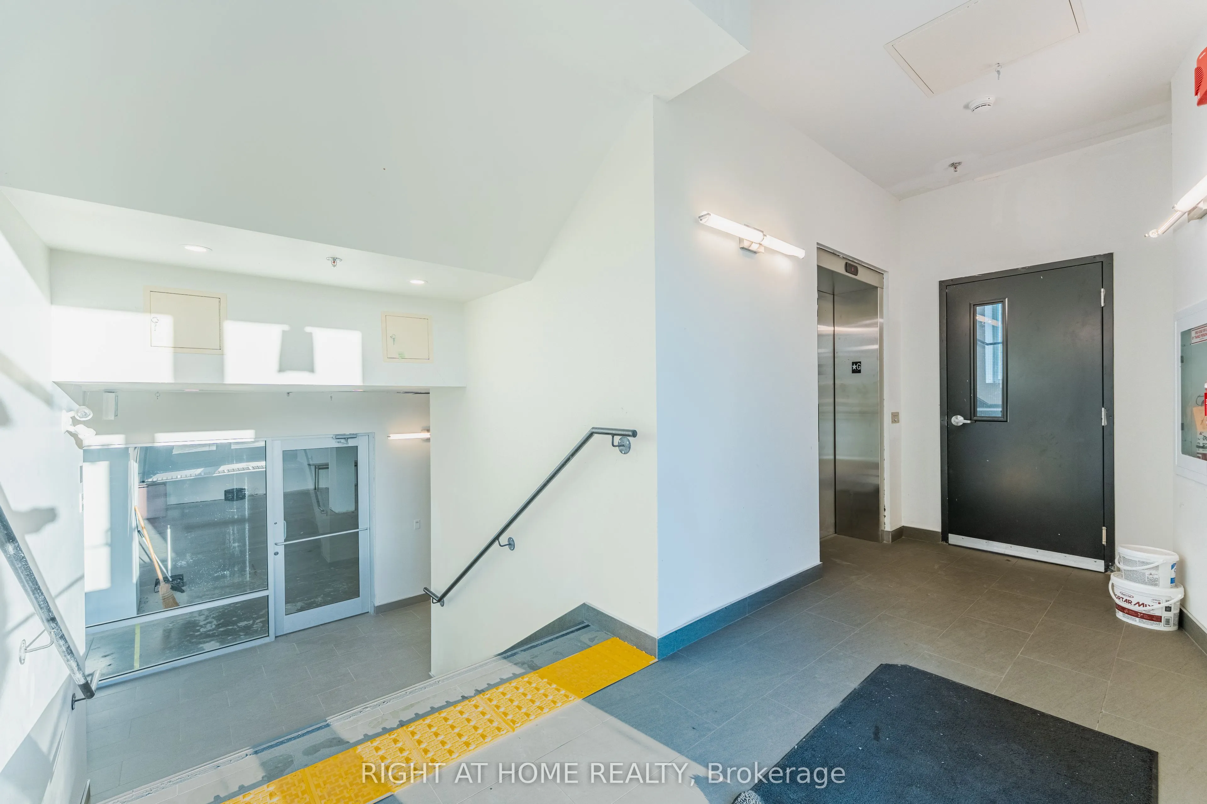 1637 BANK Street, #101