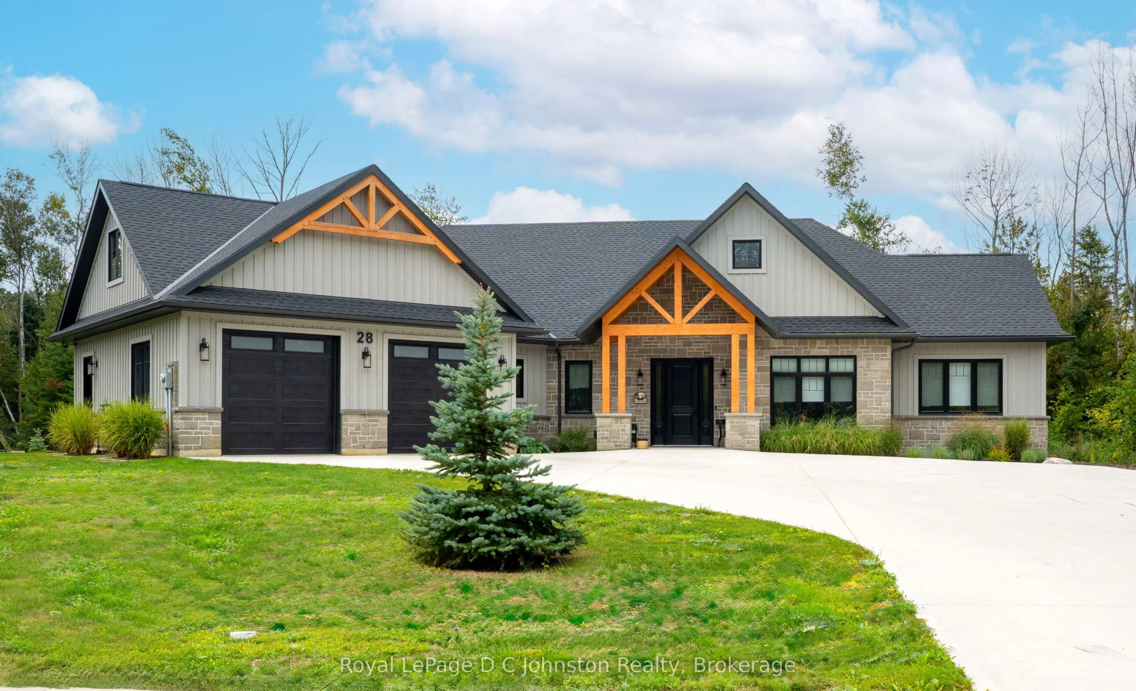 28 Lakeside Woods Crescent