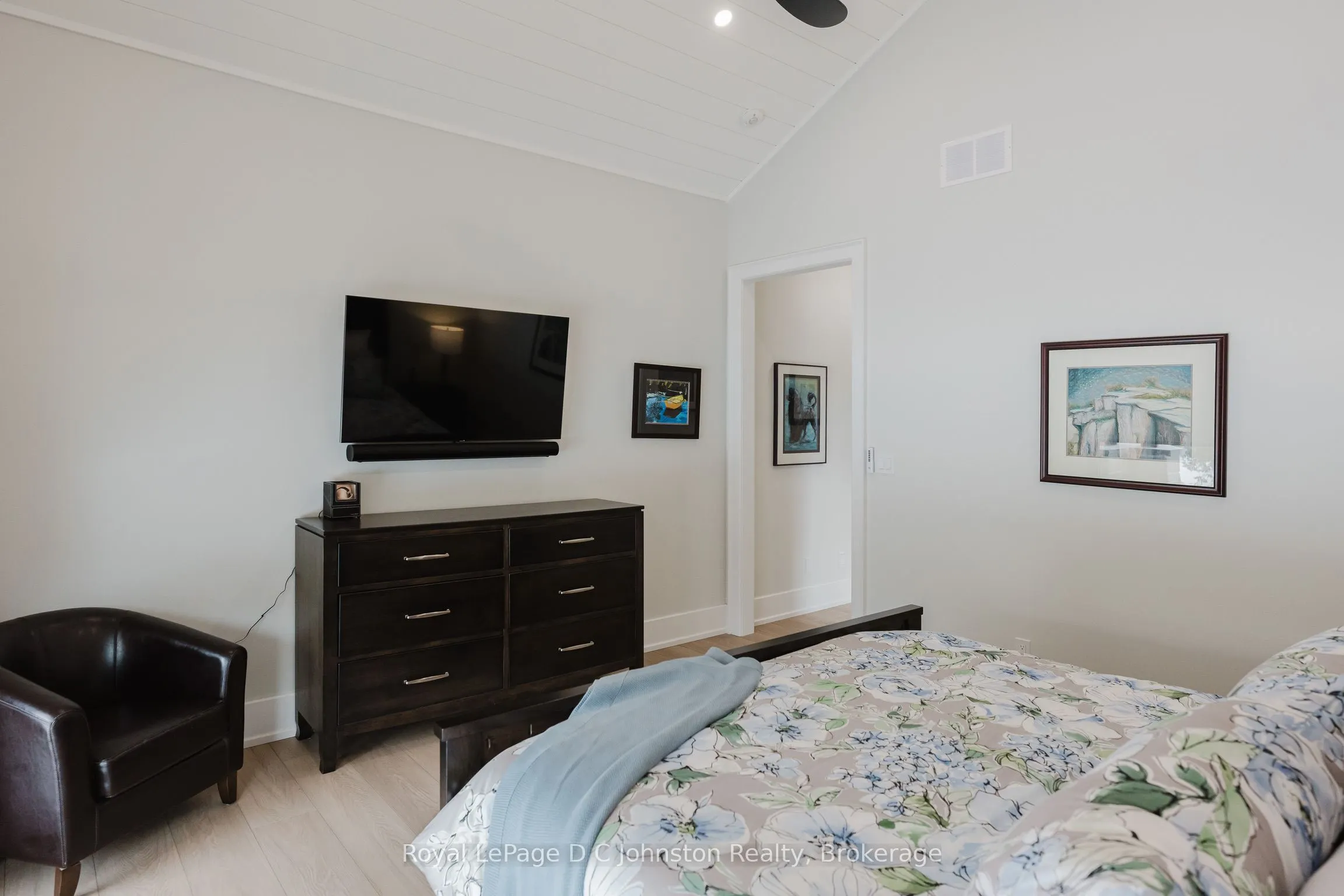 28 Lakeside Woods Crescent