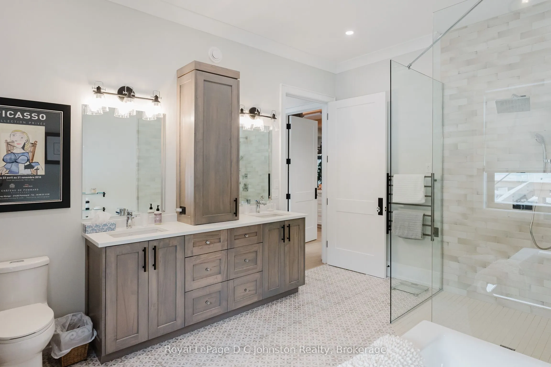 28 Lakeside Woods Crescent