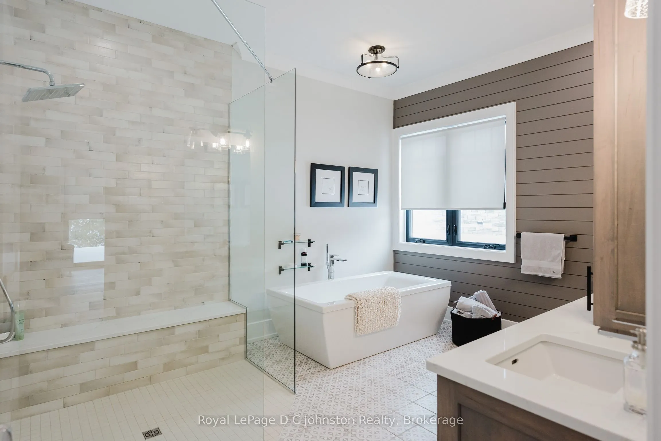 28 Lakeside Woods Crescent