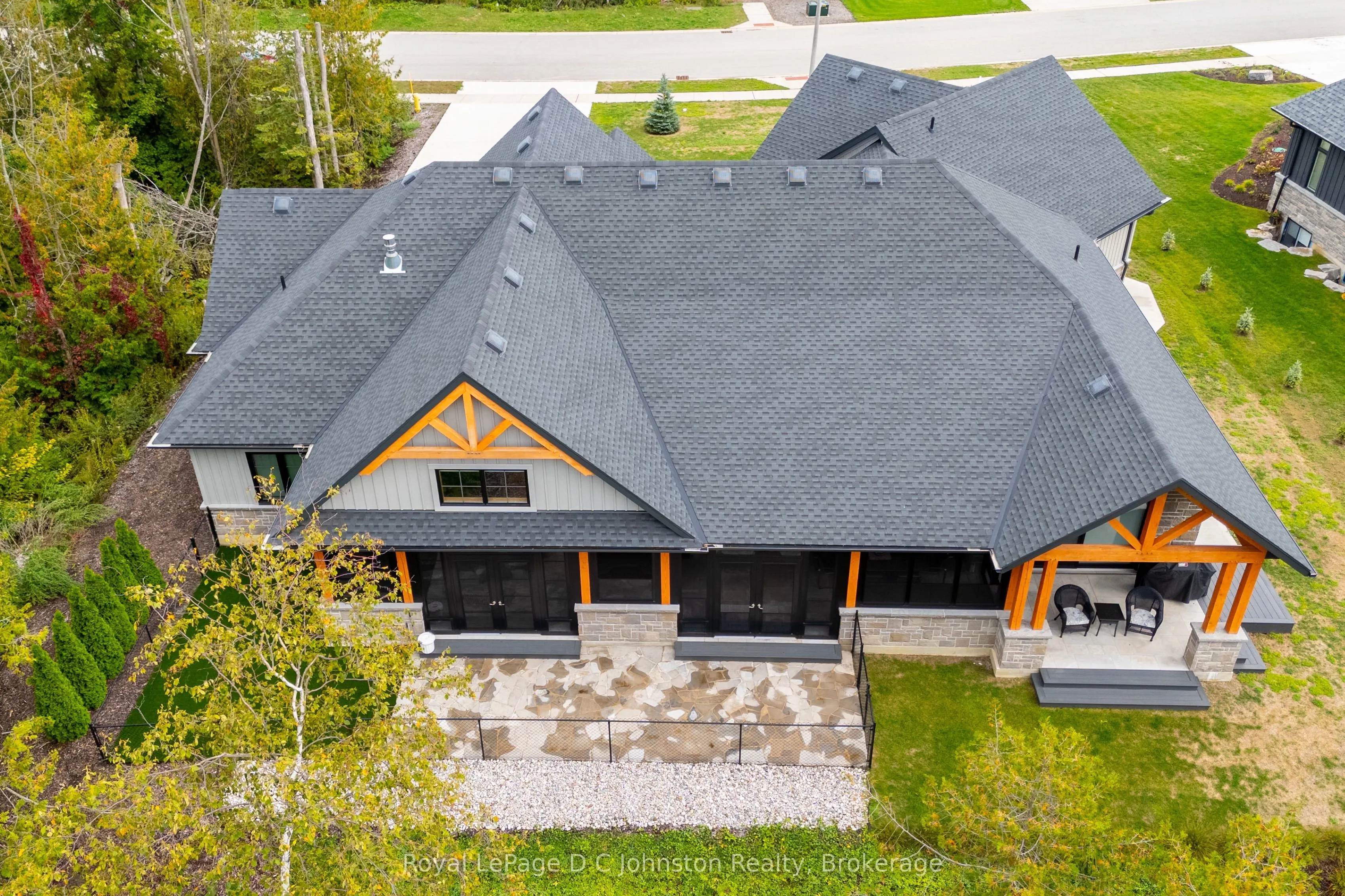 28 Lakeside Woods Crescent