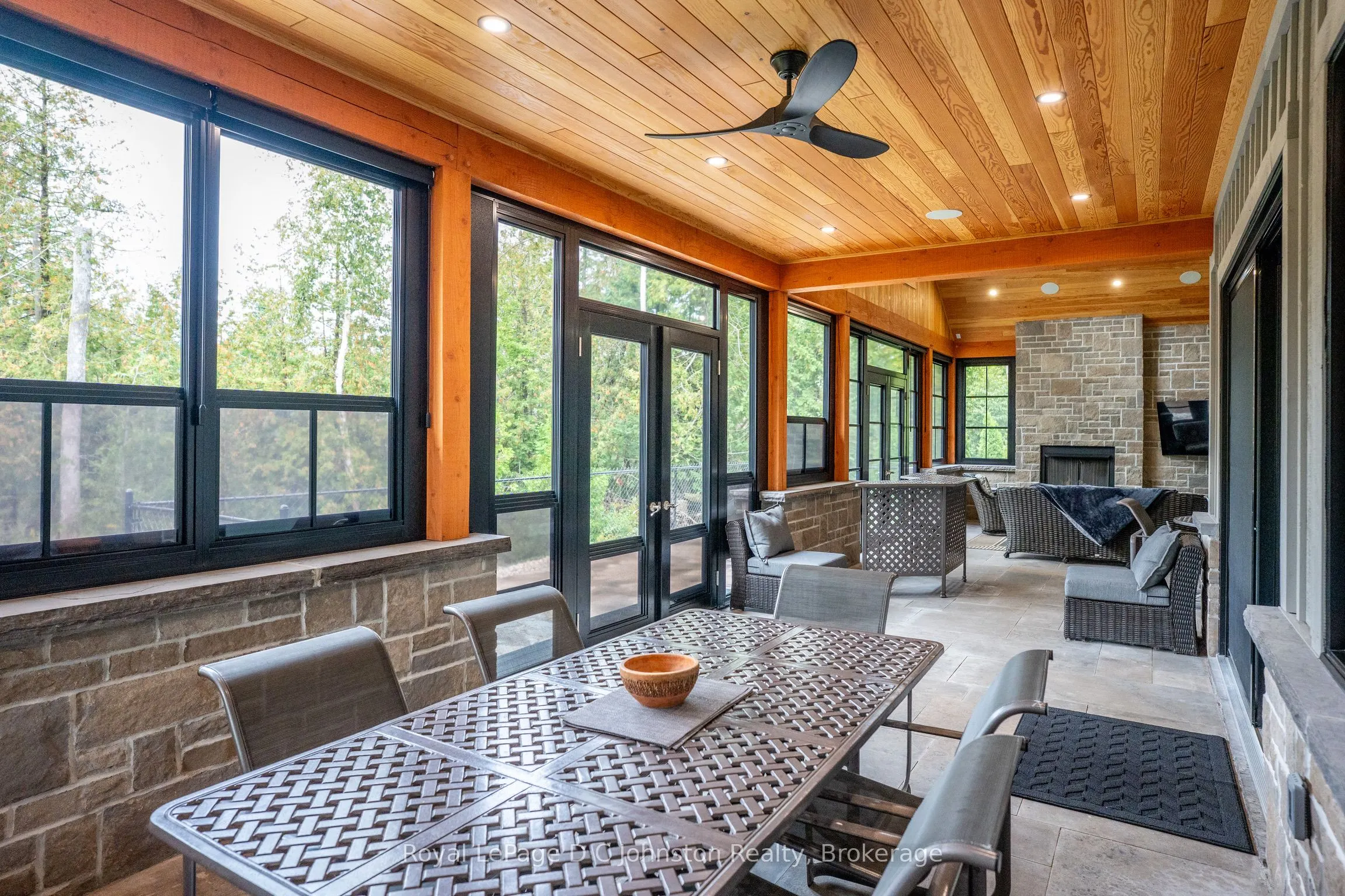 28 Lakeside Woods Crescent