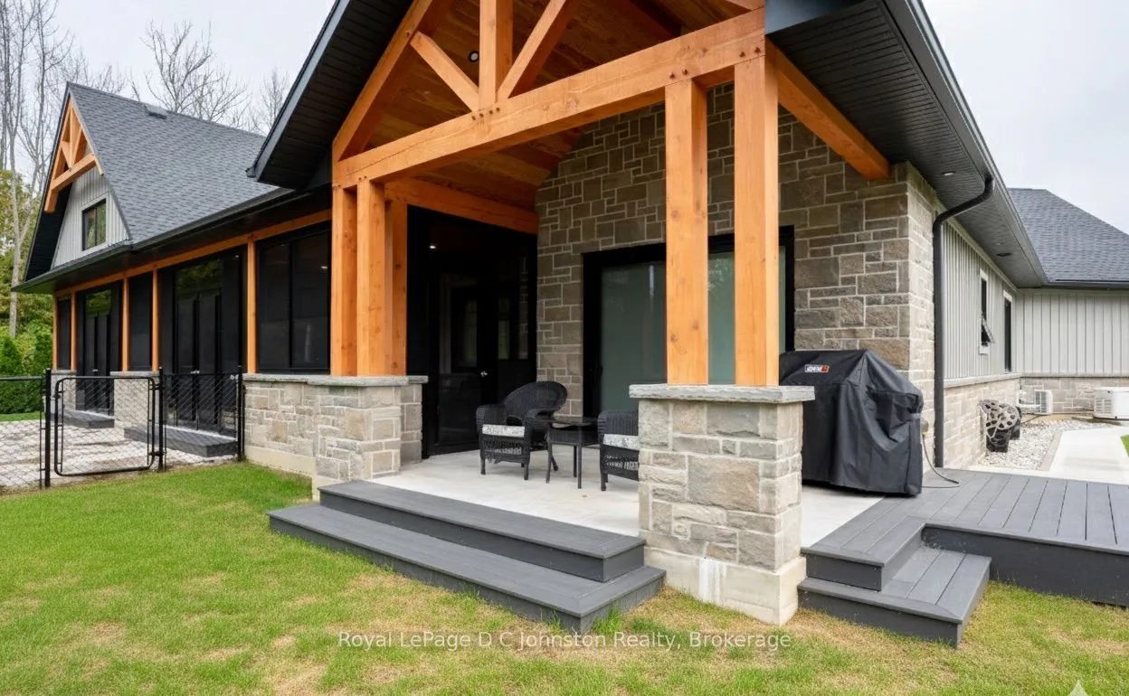 28 Lakeside Woods Crescent