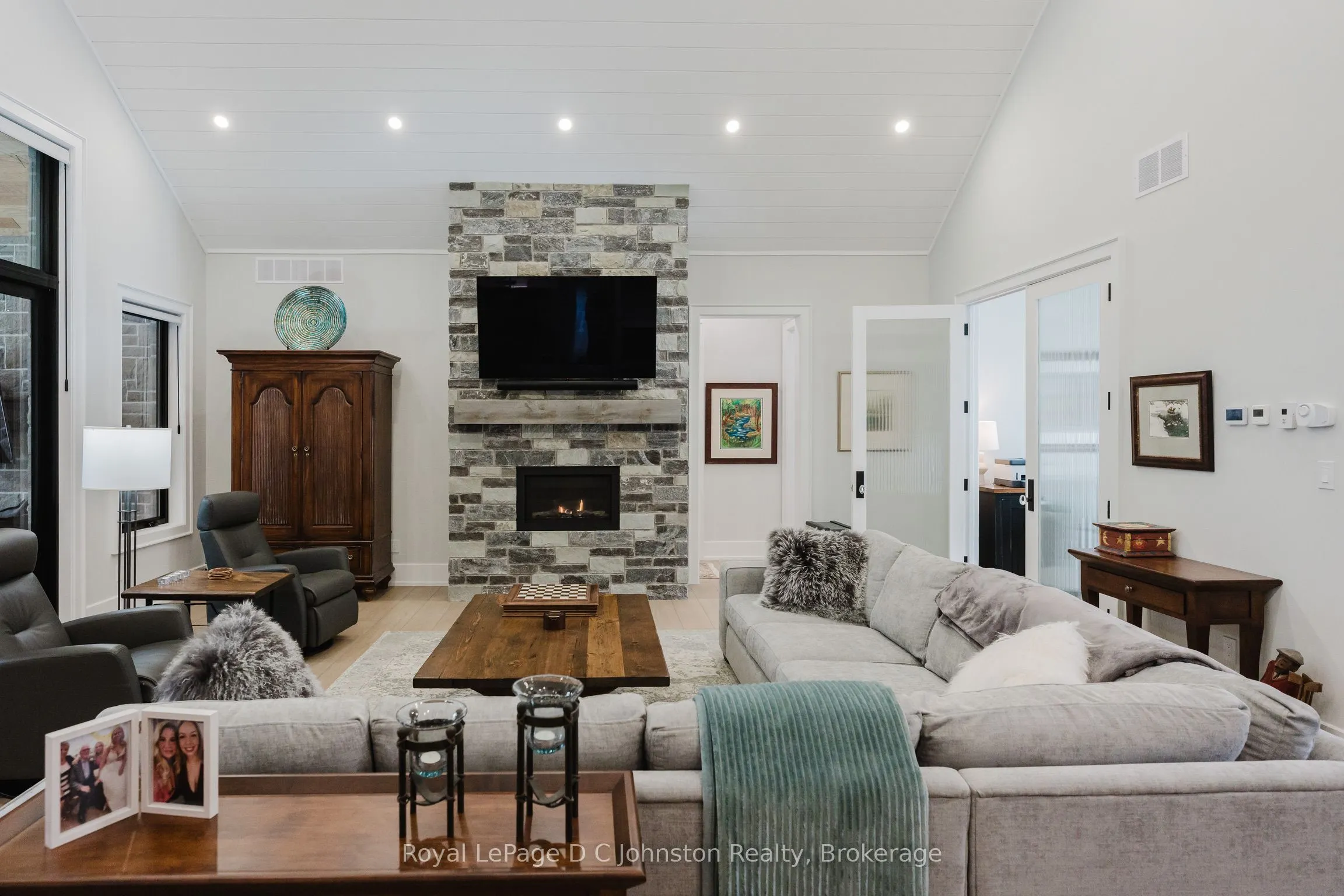 28 Lakeside Woods Crescent