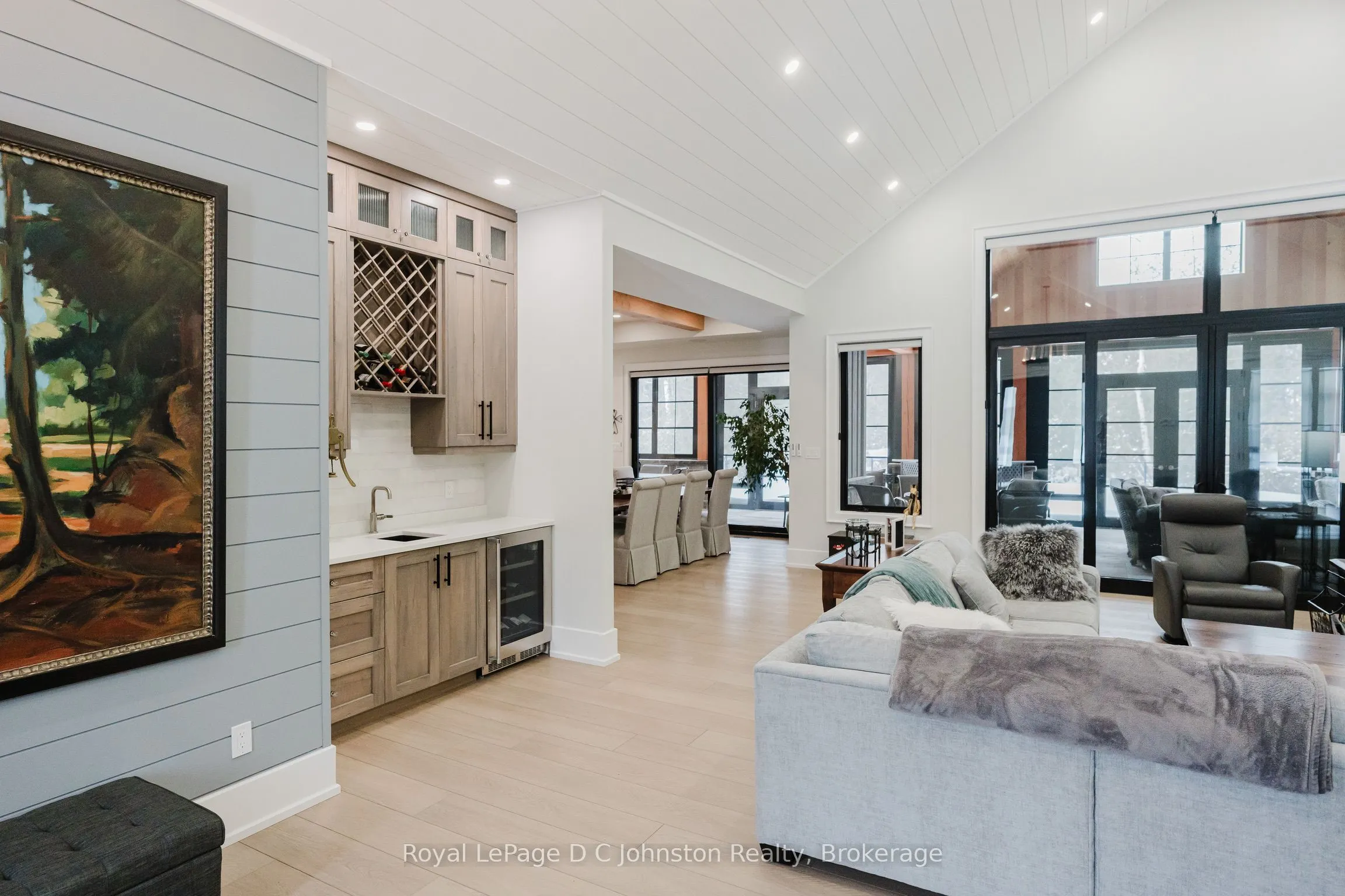 28 Lakeside Woods Crescent