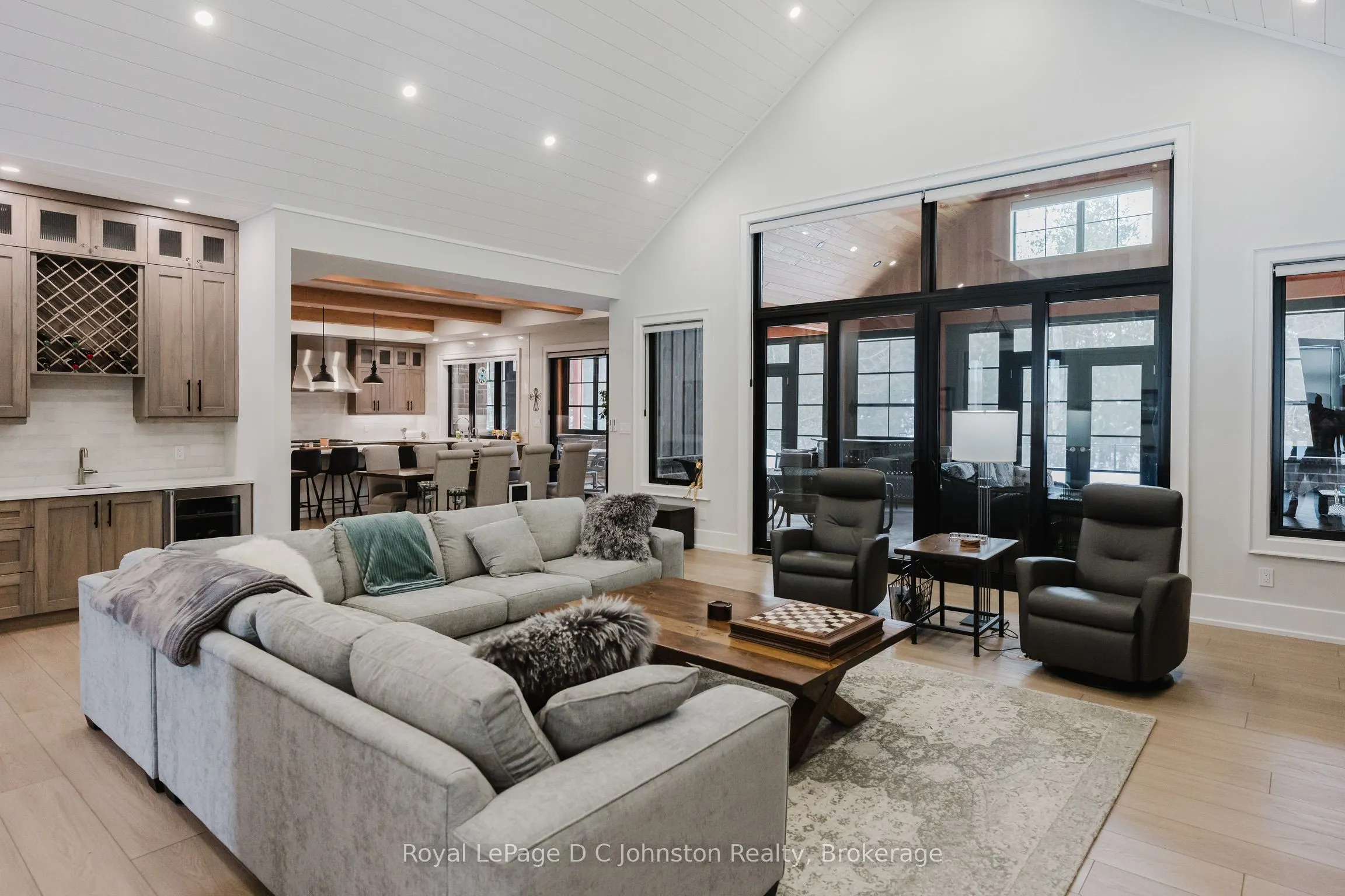 28 Lakeside Woods Crescent