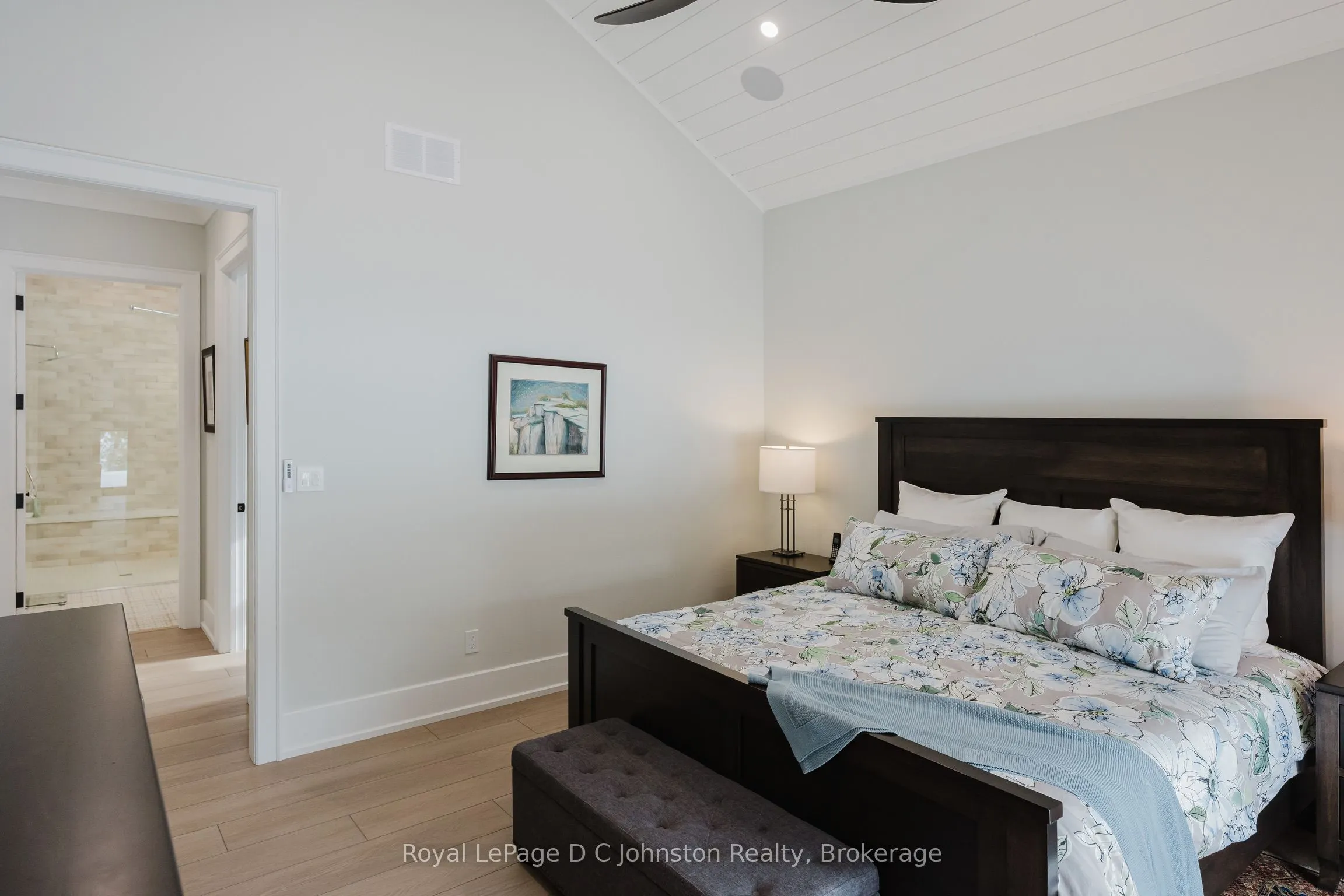 28 Lakeside Woods Crescent