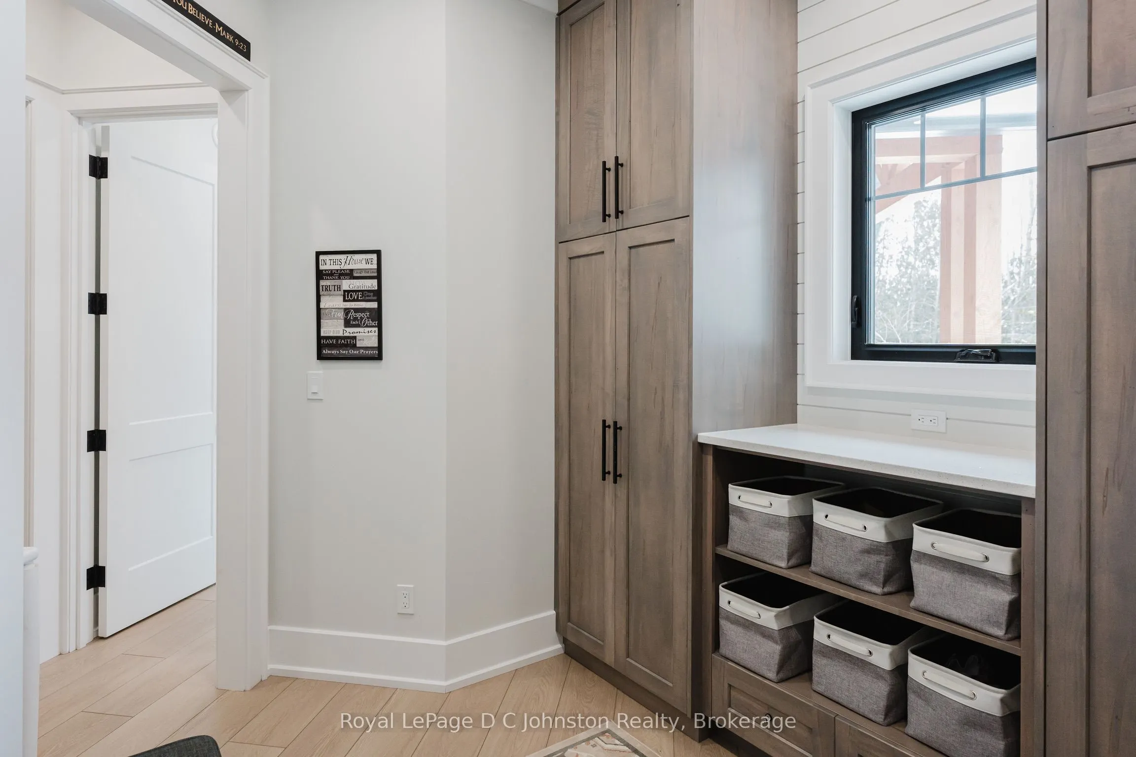 28 Lakeside Woods Crescent