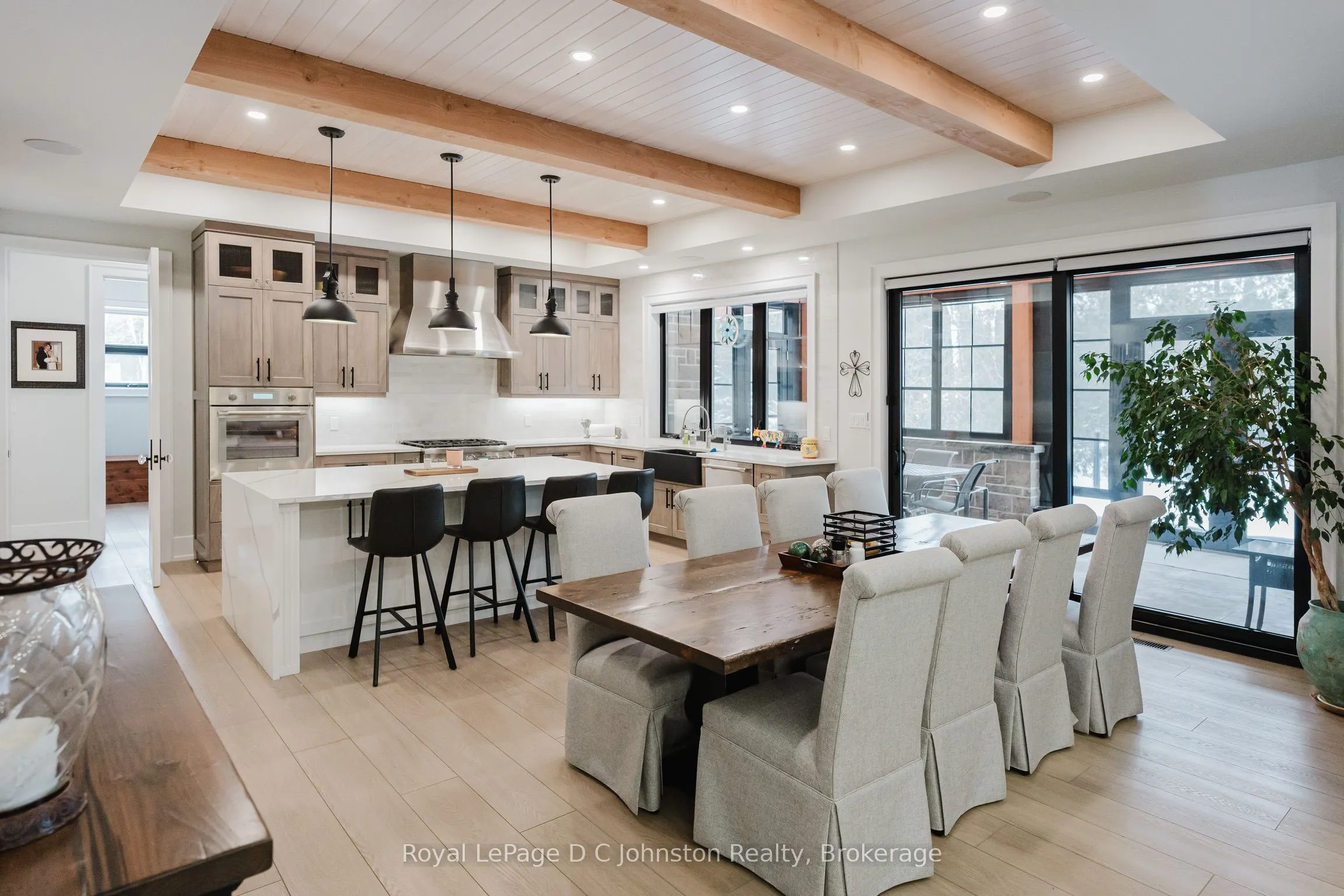 28 Lakeside Woods Crescent