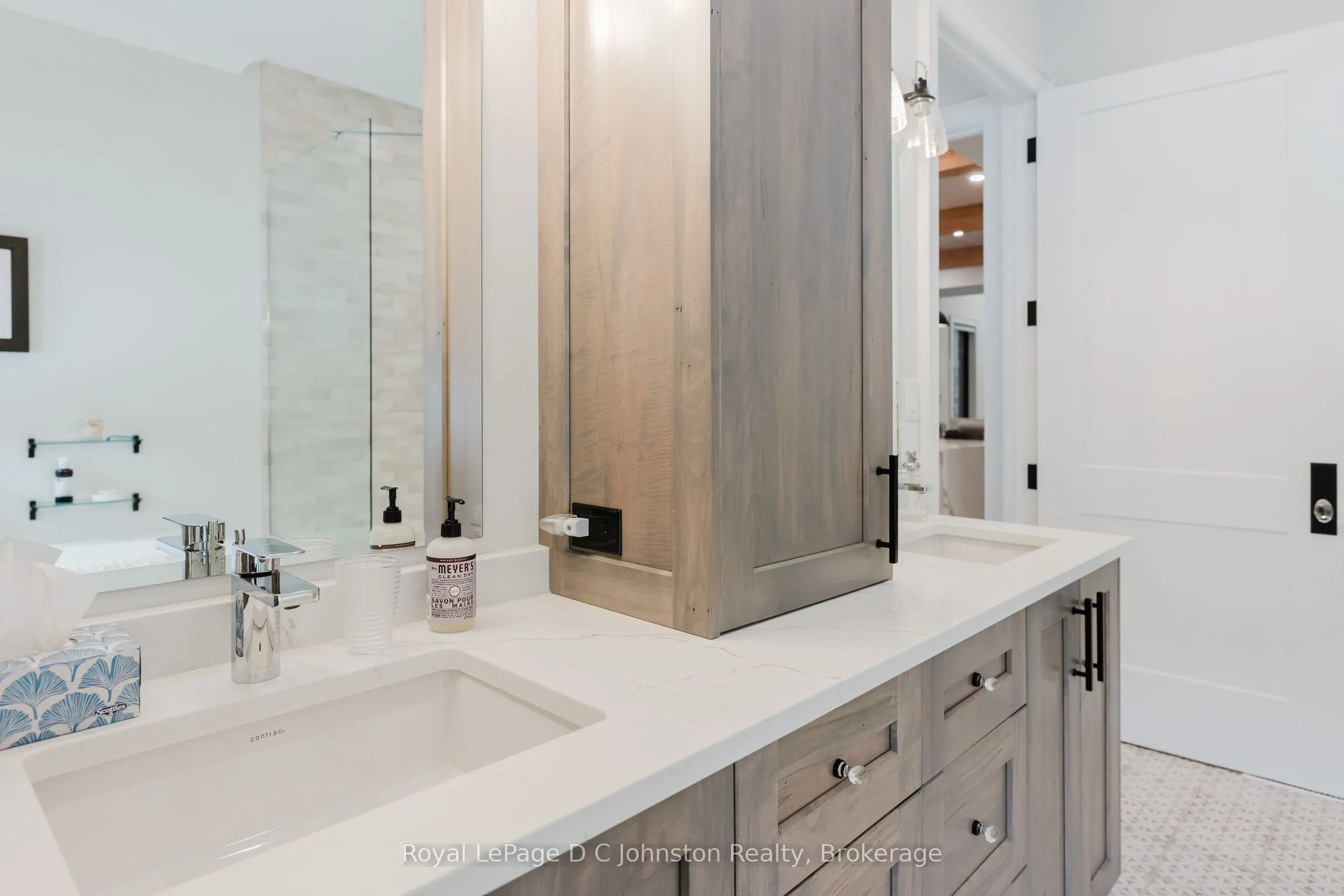 28 Lakeside Woods Crescent