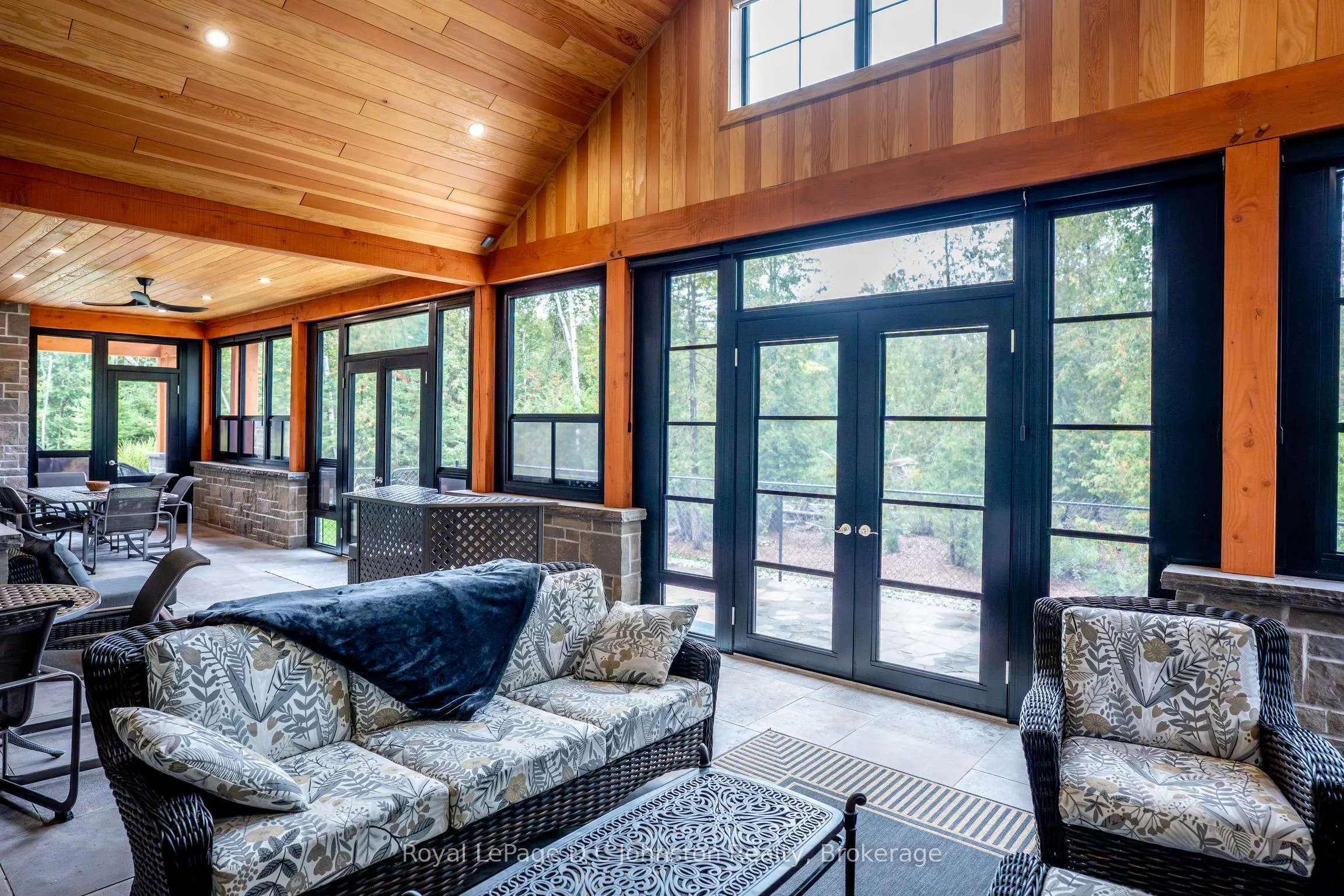 28 Lakeside Woods Crescent