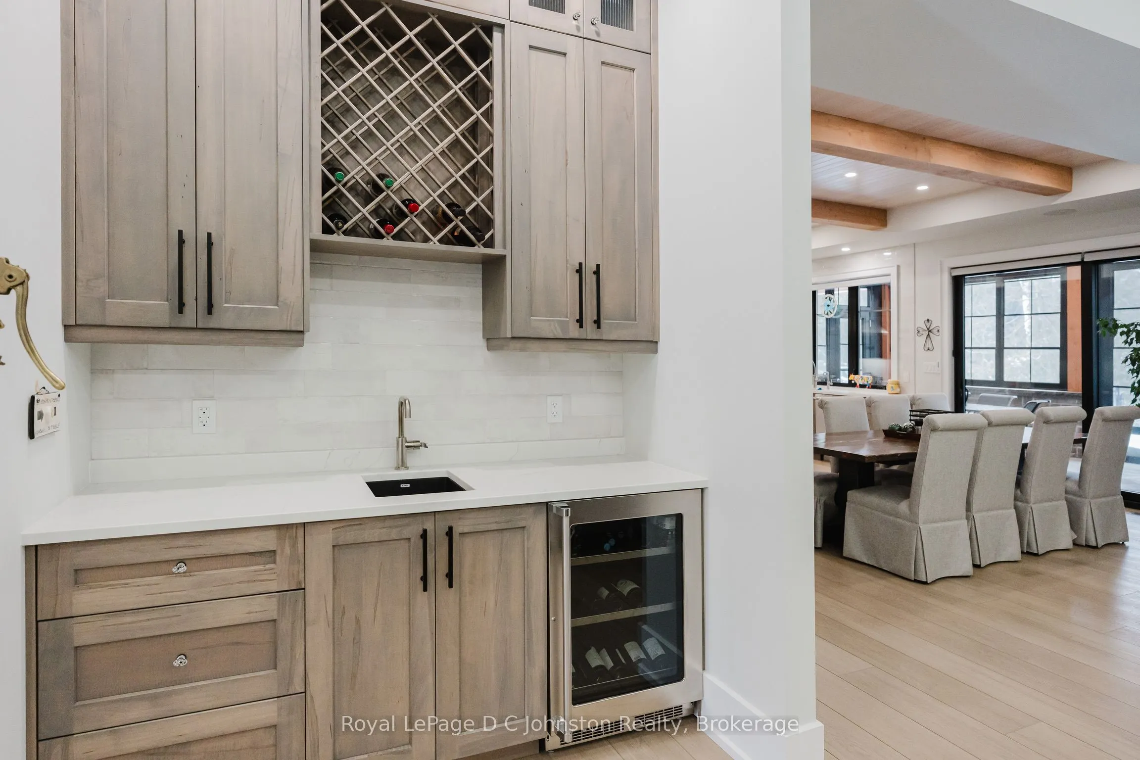 28 Lakeside Woods Crescent