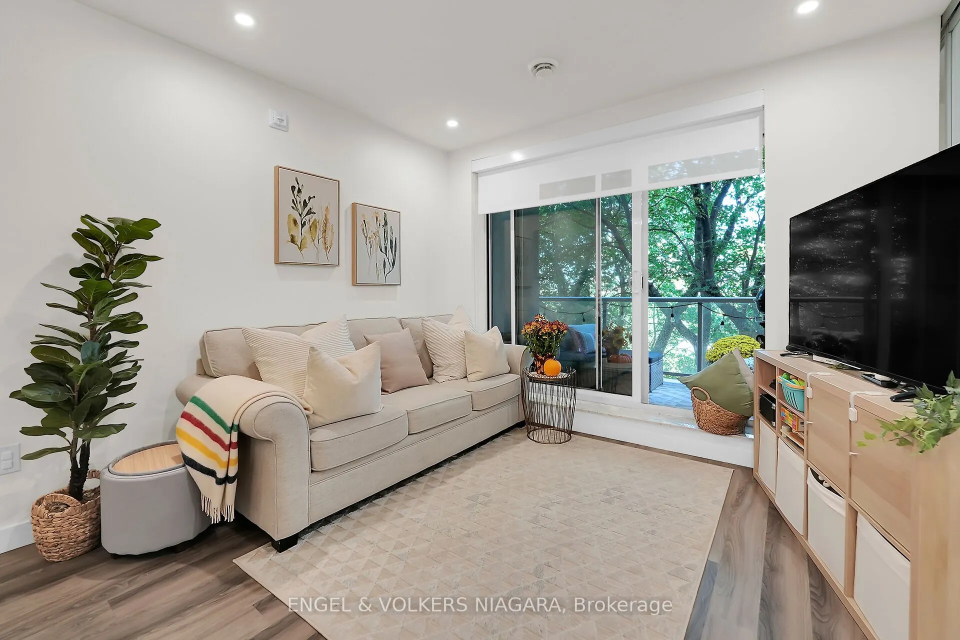 479 Charlton Avenue E, #106