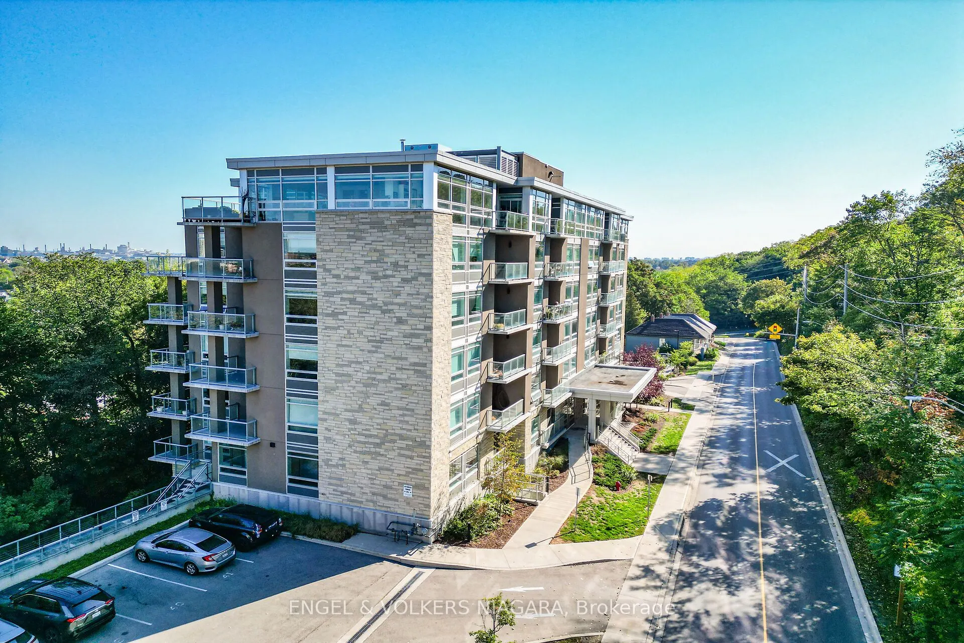 479 Charlton Avenue E, #106