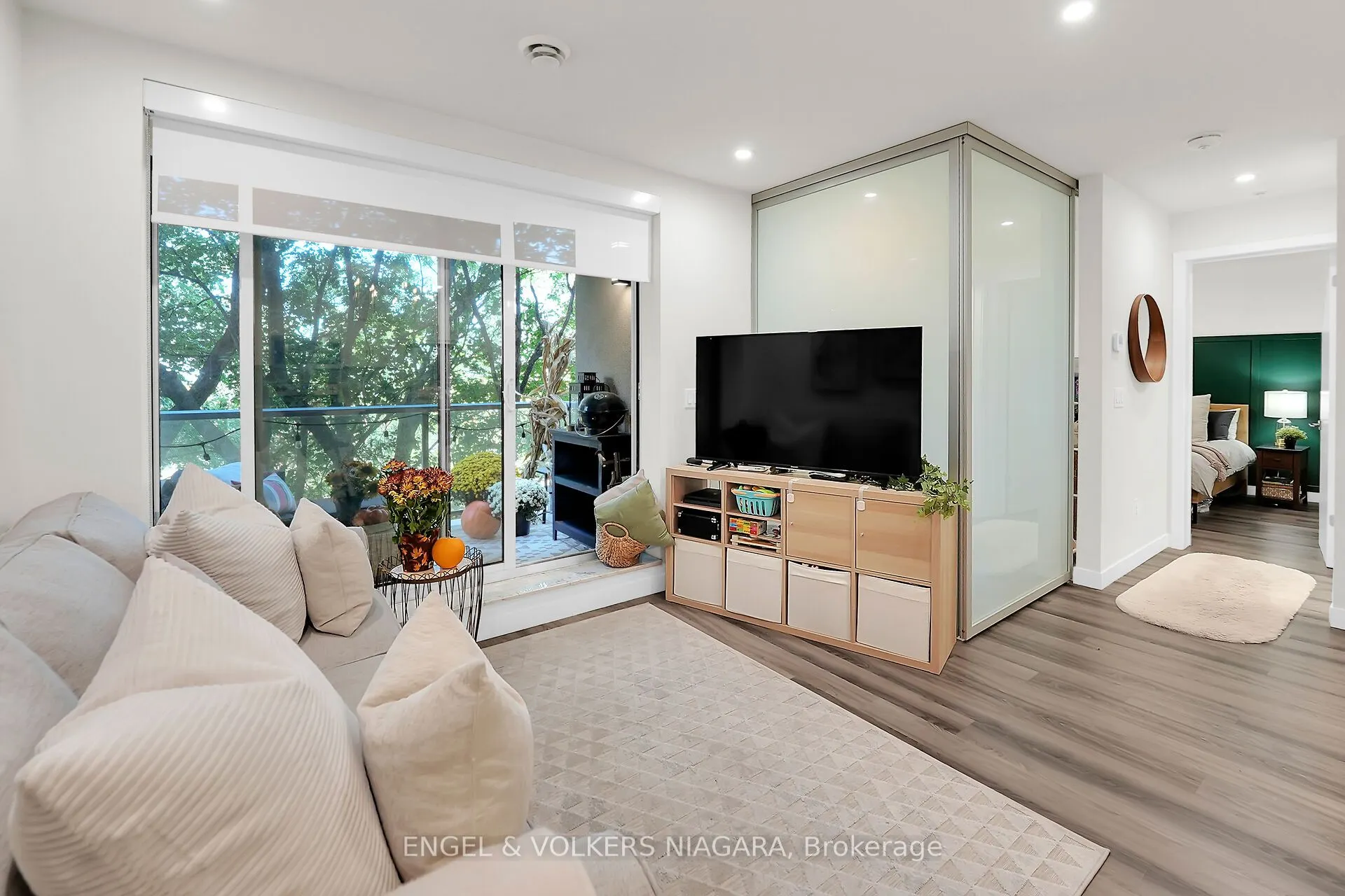 479 Charlton Avenue E, #106