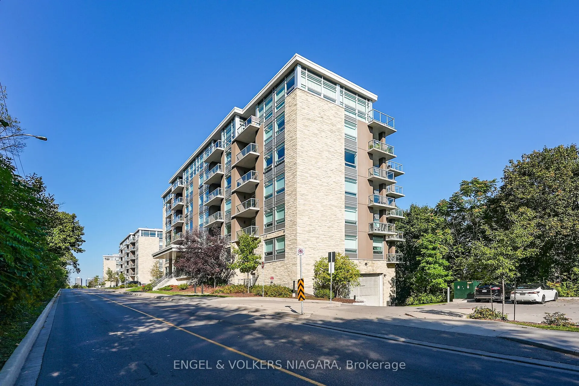 479 Charlton Avenue E, #106