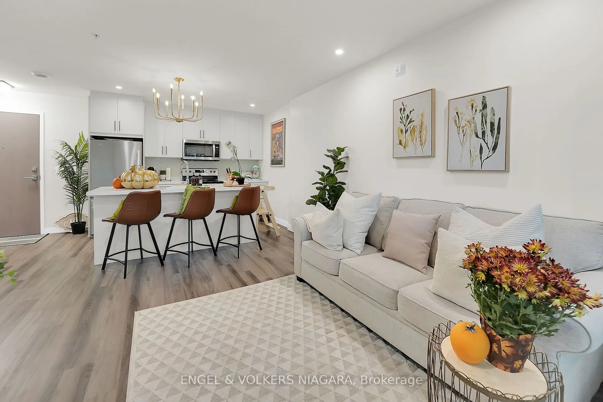 479 Charlton Avenue E, #106