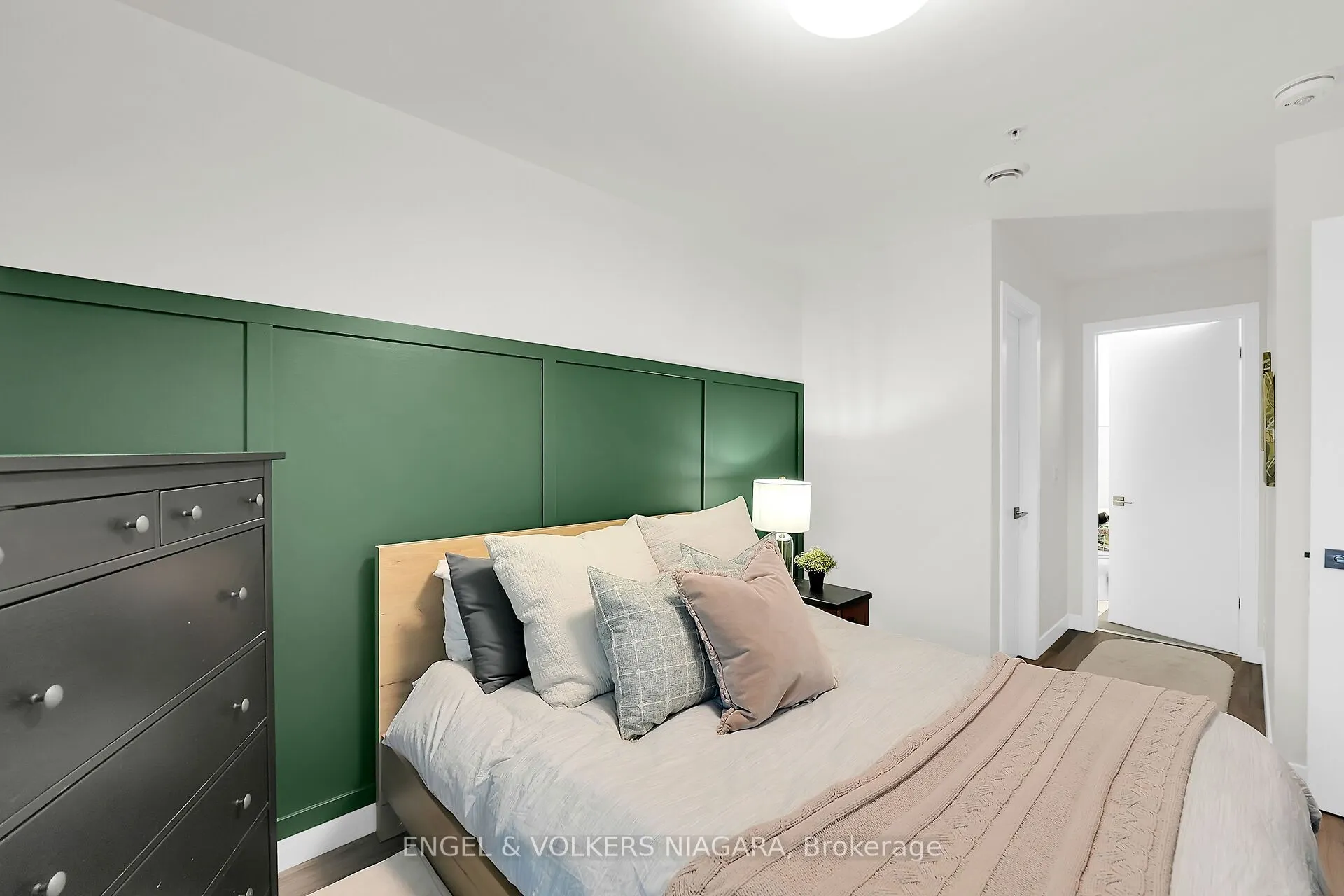 479 Charlton Avenue E, #106