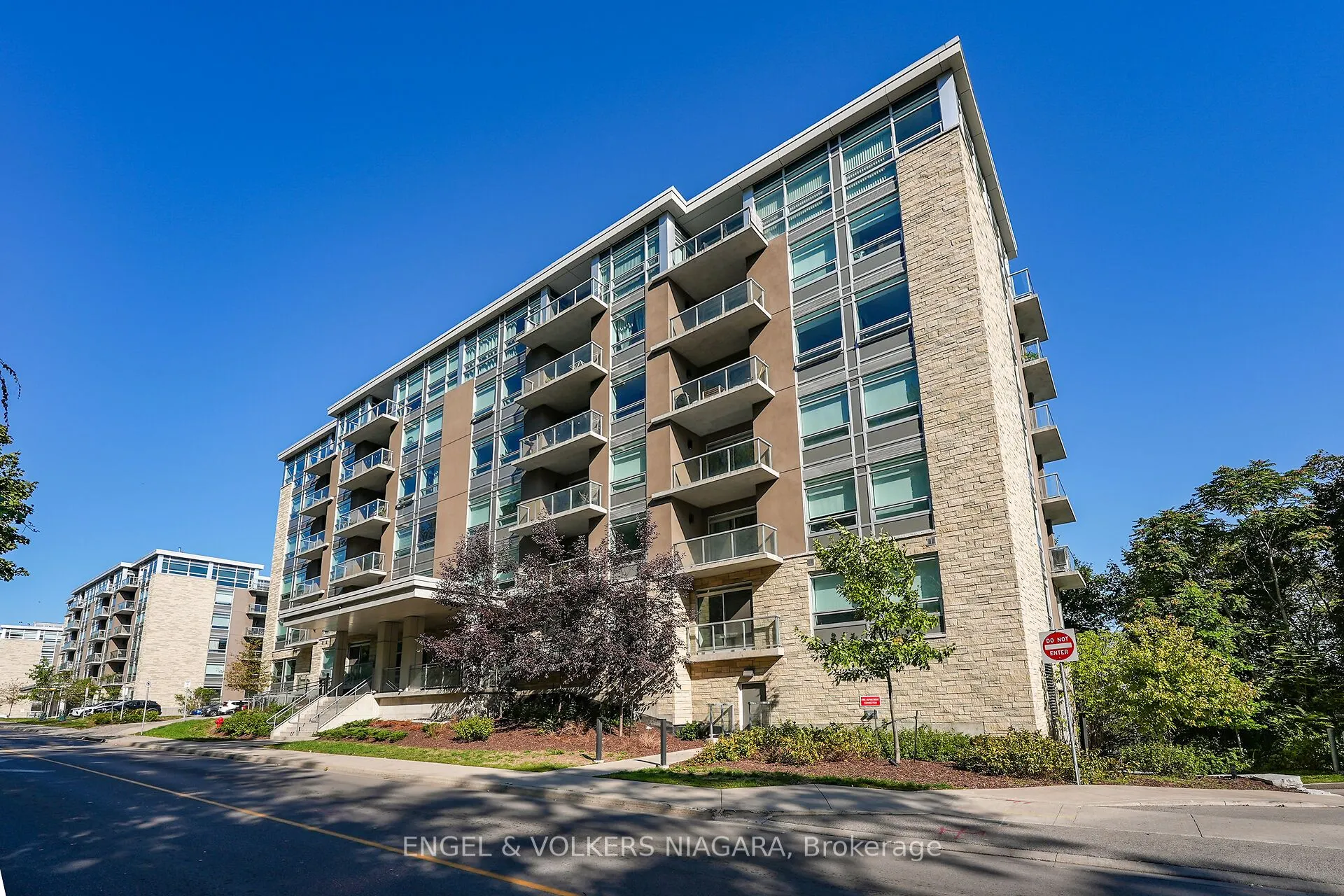 479 Charlton Avenue E, #106