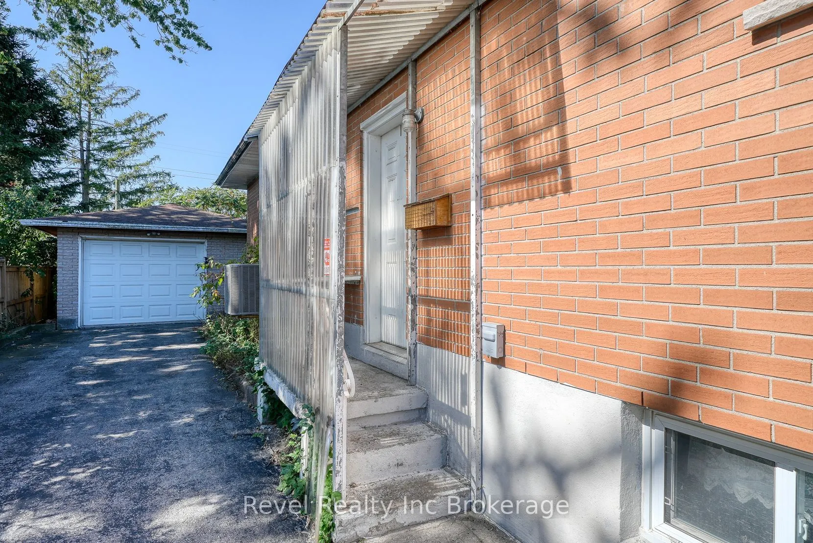 345 Vancouver Street