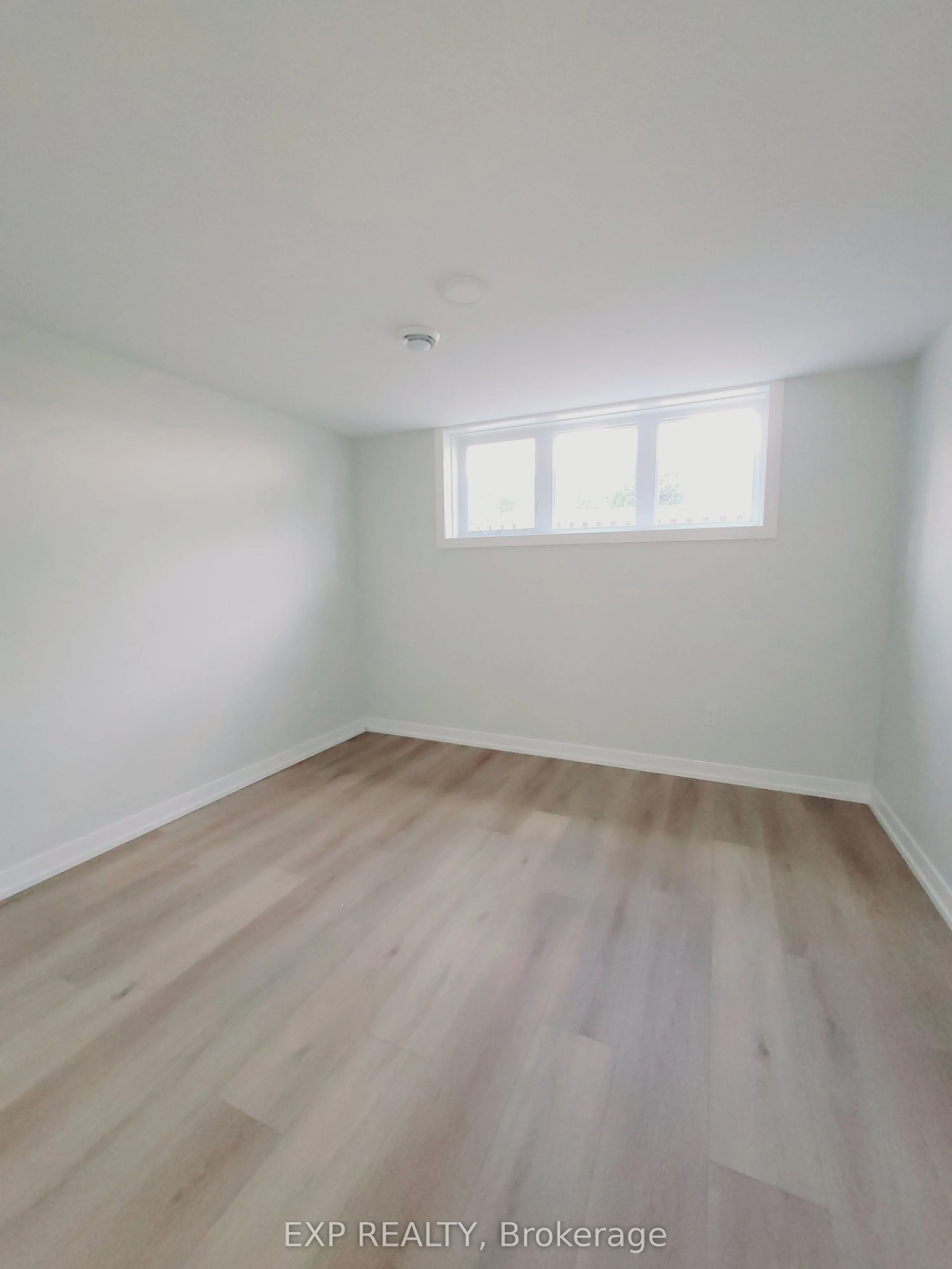 405 Wellington Street, #6