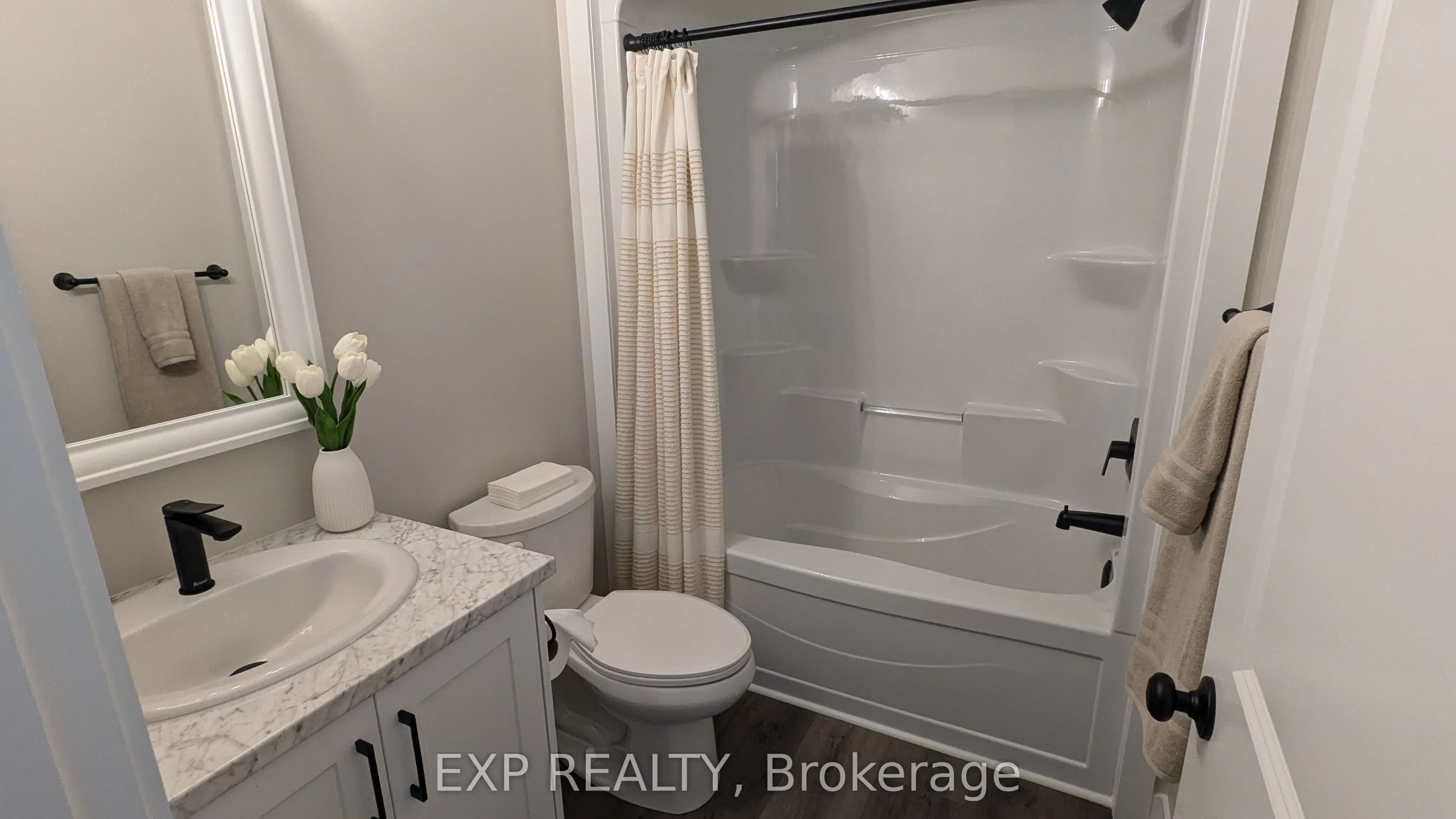 405 Wellington Street, #6