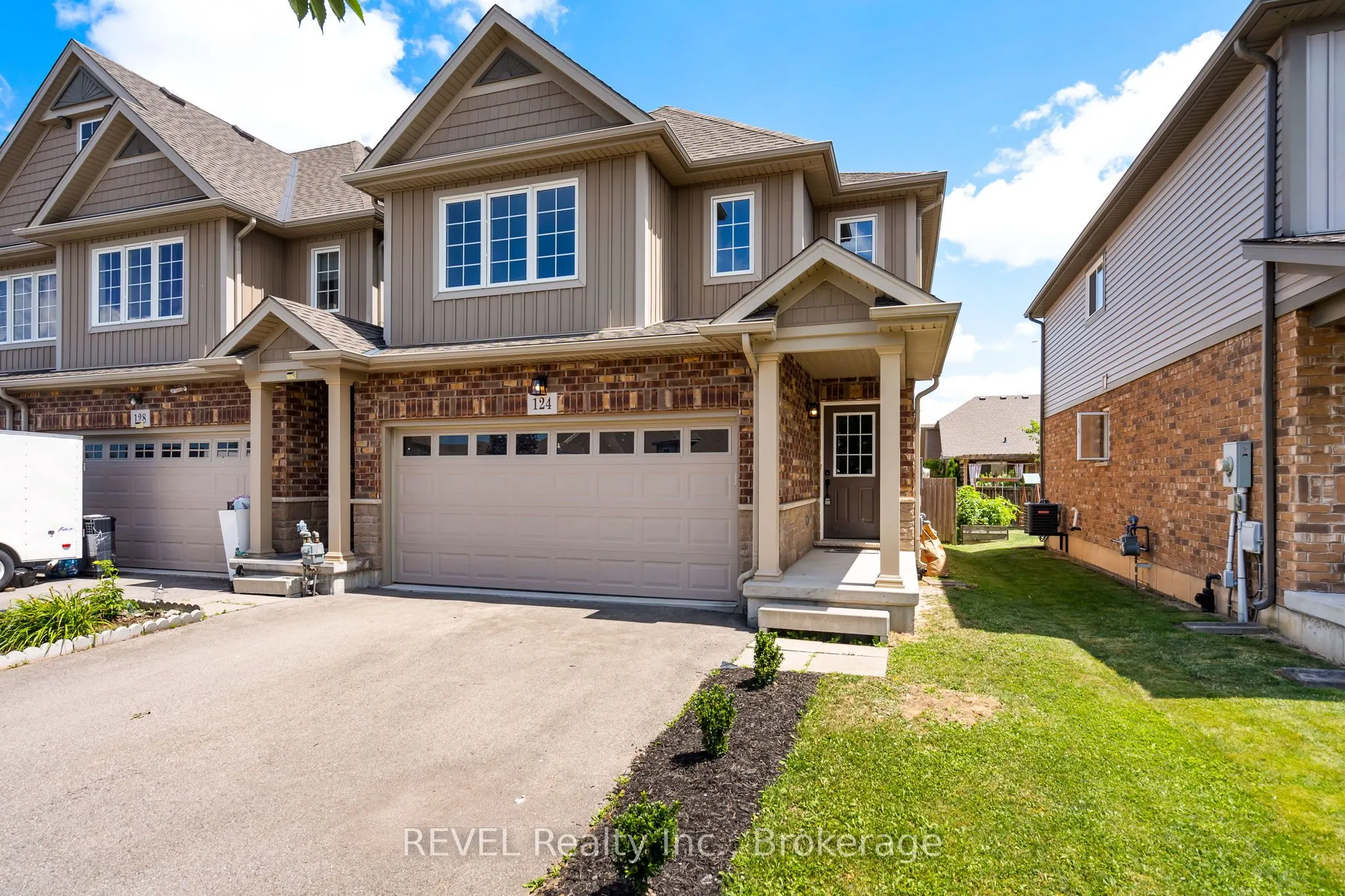 124 Roselawn Crescent